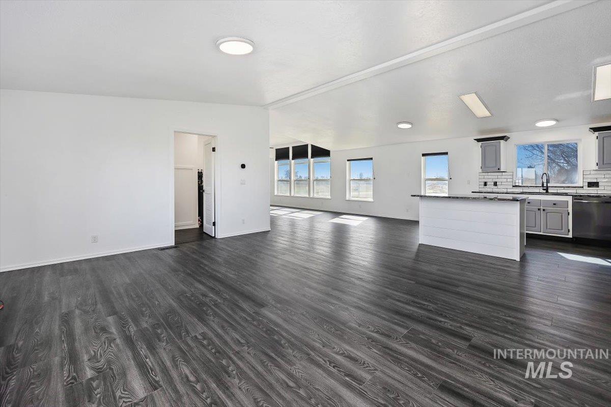 3485 S 2000 E, Wendell, Idaho 83355, 4 Bedrooms, 2 Bathrooms, Residential For Sale, Price $405,000,MLS 98978967