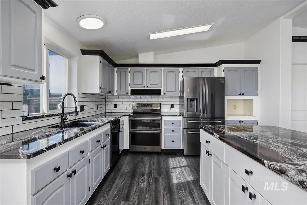 3485 S 2000 E, Wendell, Idaho 83355, 4 Bedrooms, 2 Bathrooms, Residential For Sale, Price $405,000,MLS 98978967