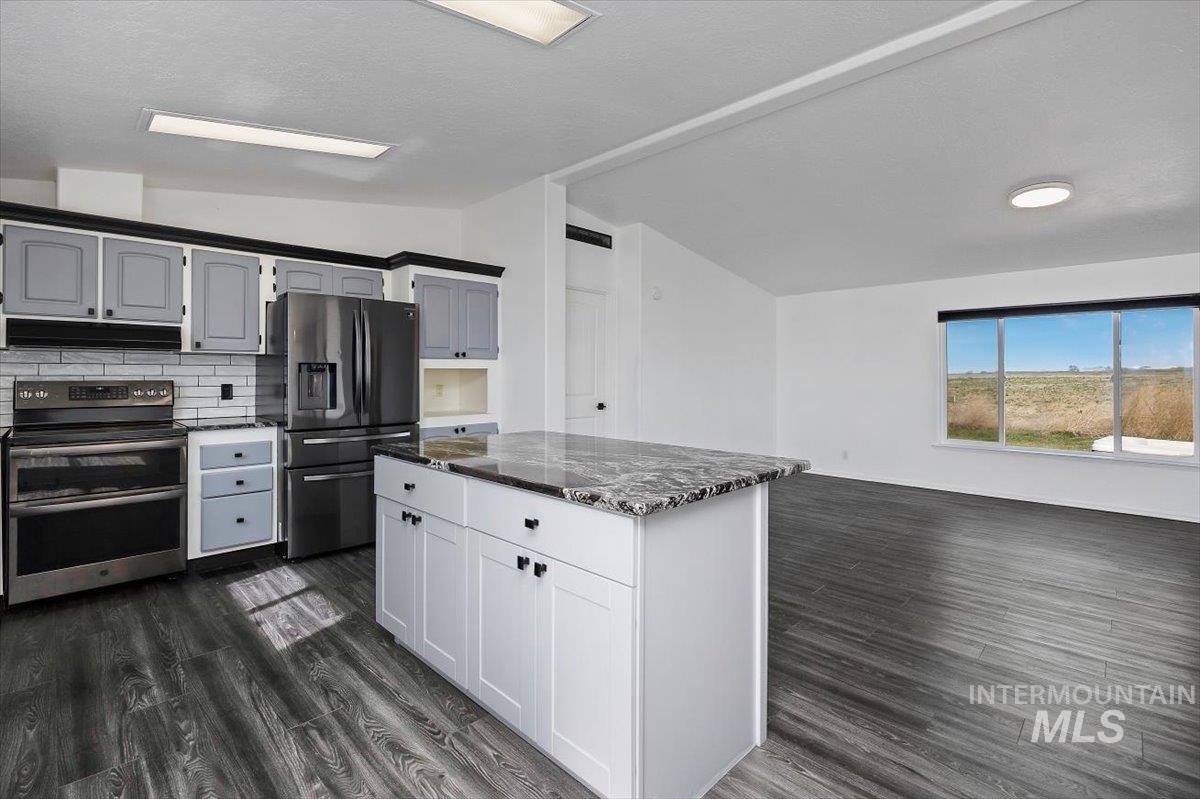 3485 S 2000 E, Wendell, Idaho 83355, 4 Bedrooms, 2 Bathrooms, Residential For Sale, Price $405,000,MLS 98978967