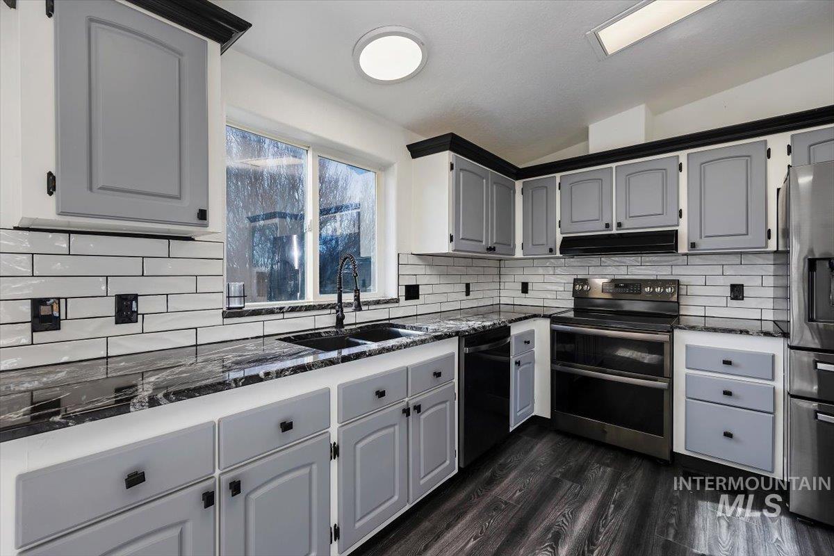 3485 S 2000 E, Wendell, Idaho 83355, 4 Bedrooms, 2 Bathrooms, Residential For Sale, Price $405,000,MLS 98978967