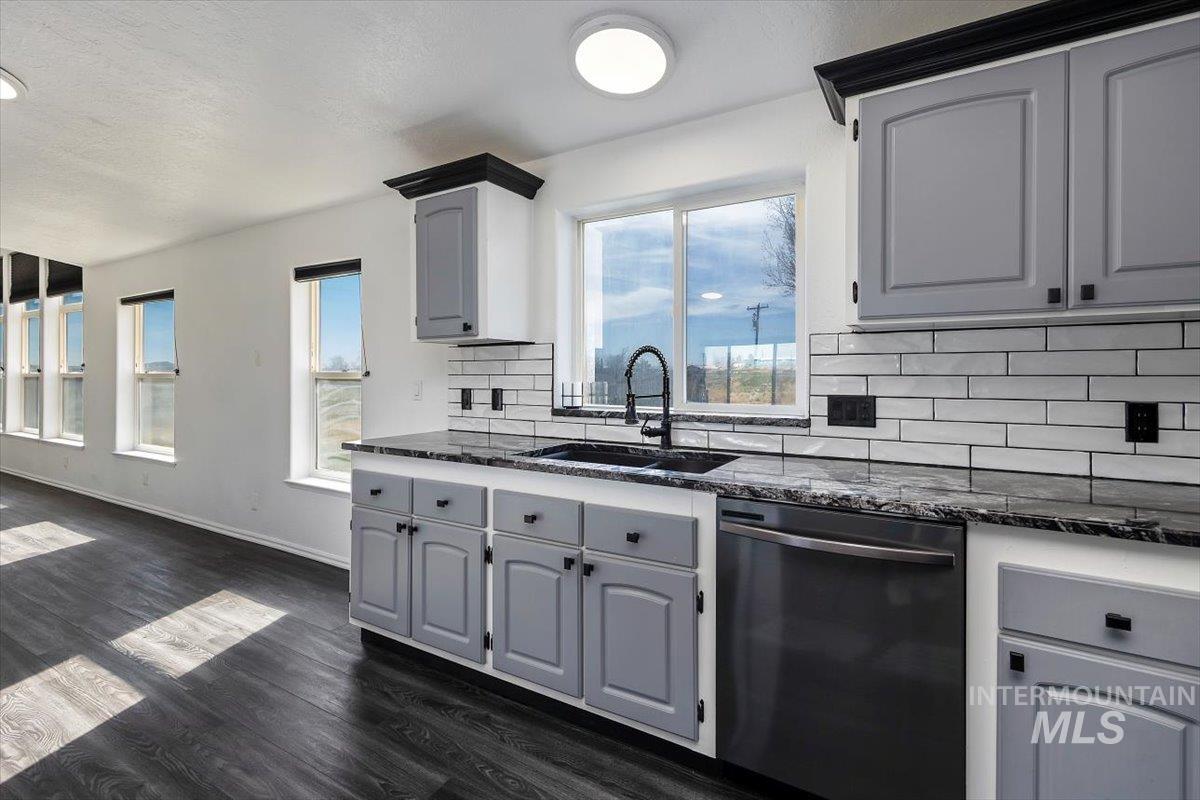 3485 S 2000 E, Wendell, Idaho 83355, 4 Bedrooms, 2 Bathrooms, Residential For Sale, Price $405,000,MLS 98978967