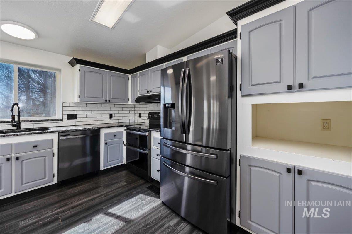 3485 S 2000 E, Wendell, Idaho 83355, 4 Bedrooms, 2 Bathrooms, Residential For Sale, Price $405,000,MLS 98978967