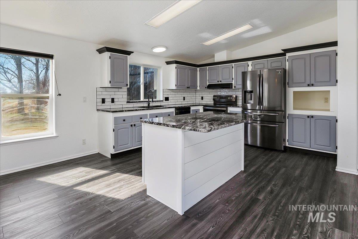 3485 S 2000 E, Wendell, Idaho 83355, 4 Bedrooms, 2 Bathrooms, Residential For Sale, Price $405,000,MLS 98978967