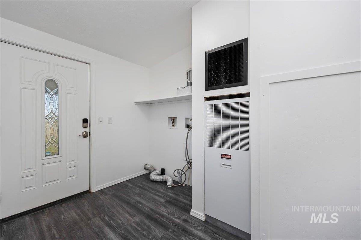 3485 S 2000 E, Wendell, Idaho 83355, 4 Bedrooms, 2 Bathrooms, Residential For Sale, Price $405,000,MLS 98978967