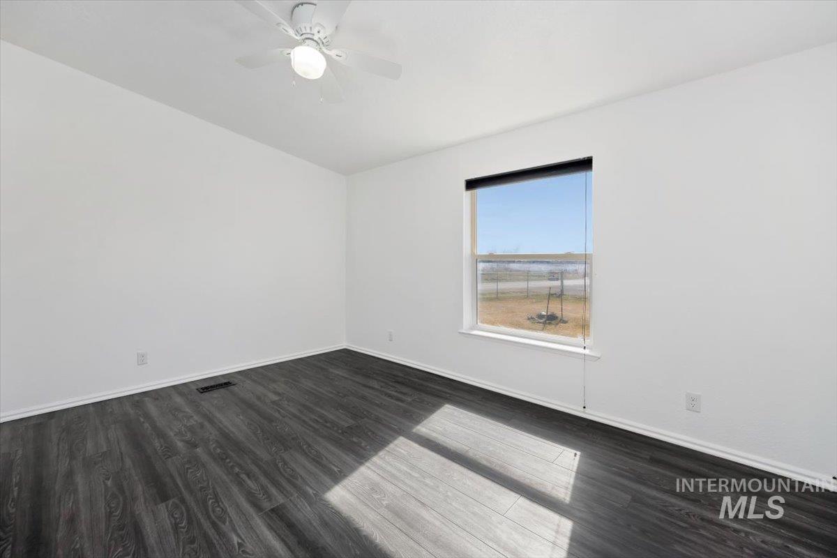 3485 S 2000 E, Wendell, Idaho 83355, 4 Bedrooms, 2 Bathrooms, Residential For Sale, Price $405,000,MLS 98978967