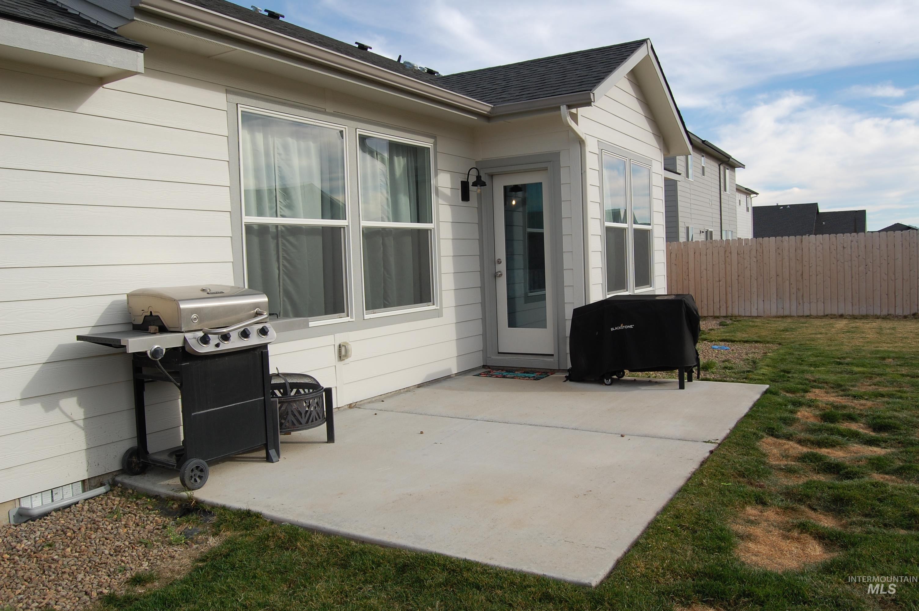 1935 SW Sharpshinned Ave., Mountain Home, Idaho 83674, 4 Bedrooms, 2 Bathrooms, Residential For Sale, Price $377,000,MLS 98978972