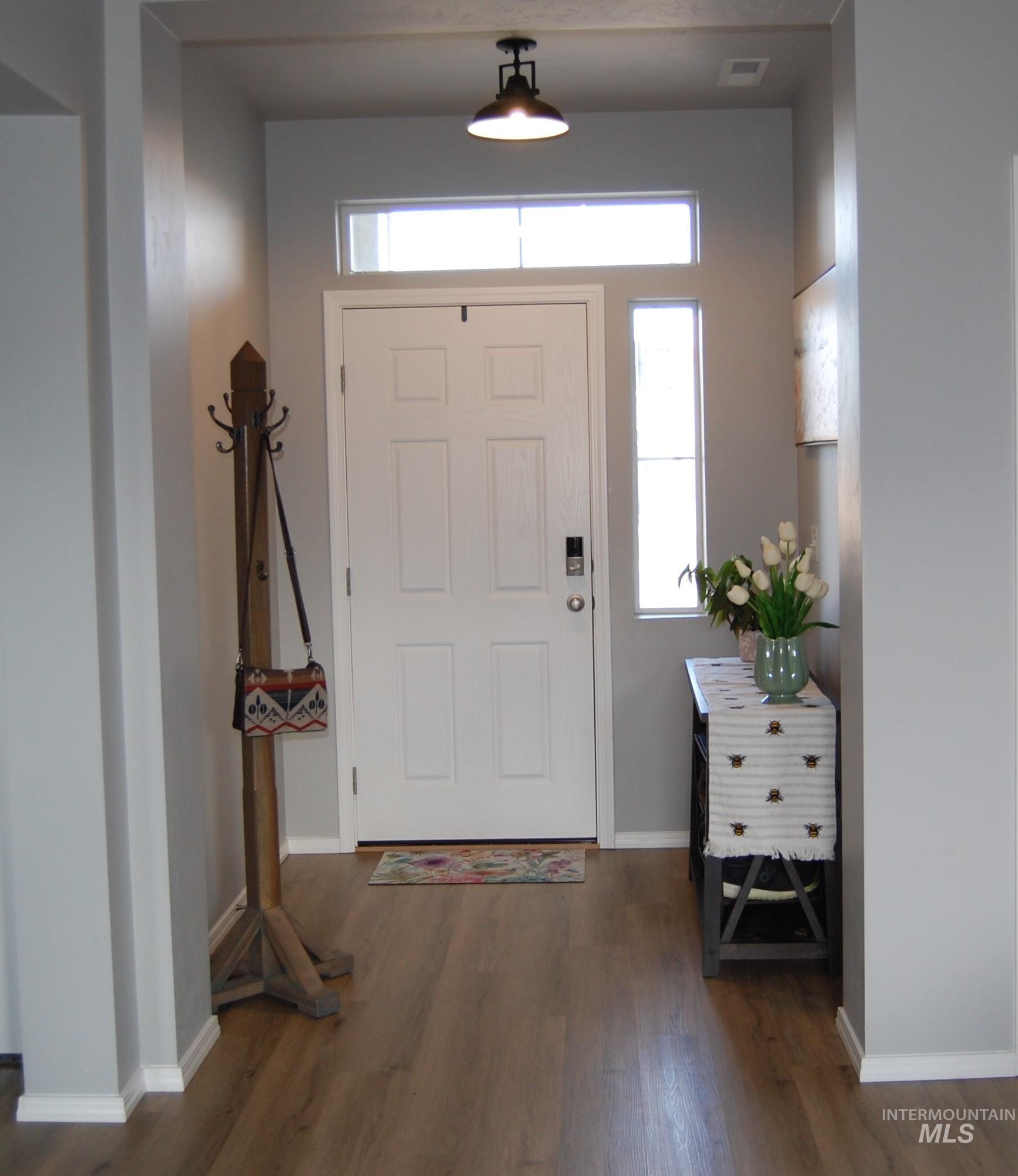 1935 SW Sharpshinned Ave., Mountain Home, Idaho 83674, 4 Bedrooms, 2 Bathrooms, Residential For Sale, Price $377,000,MLS 98978972