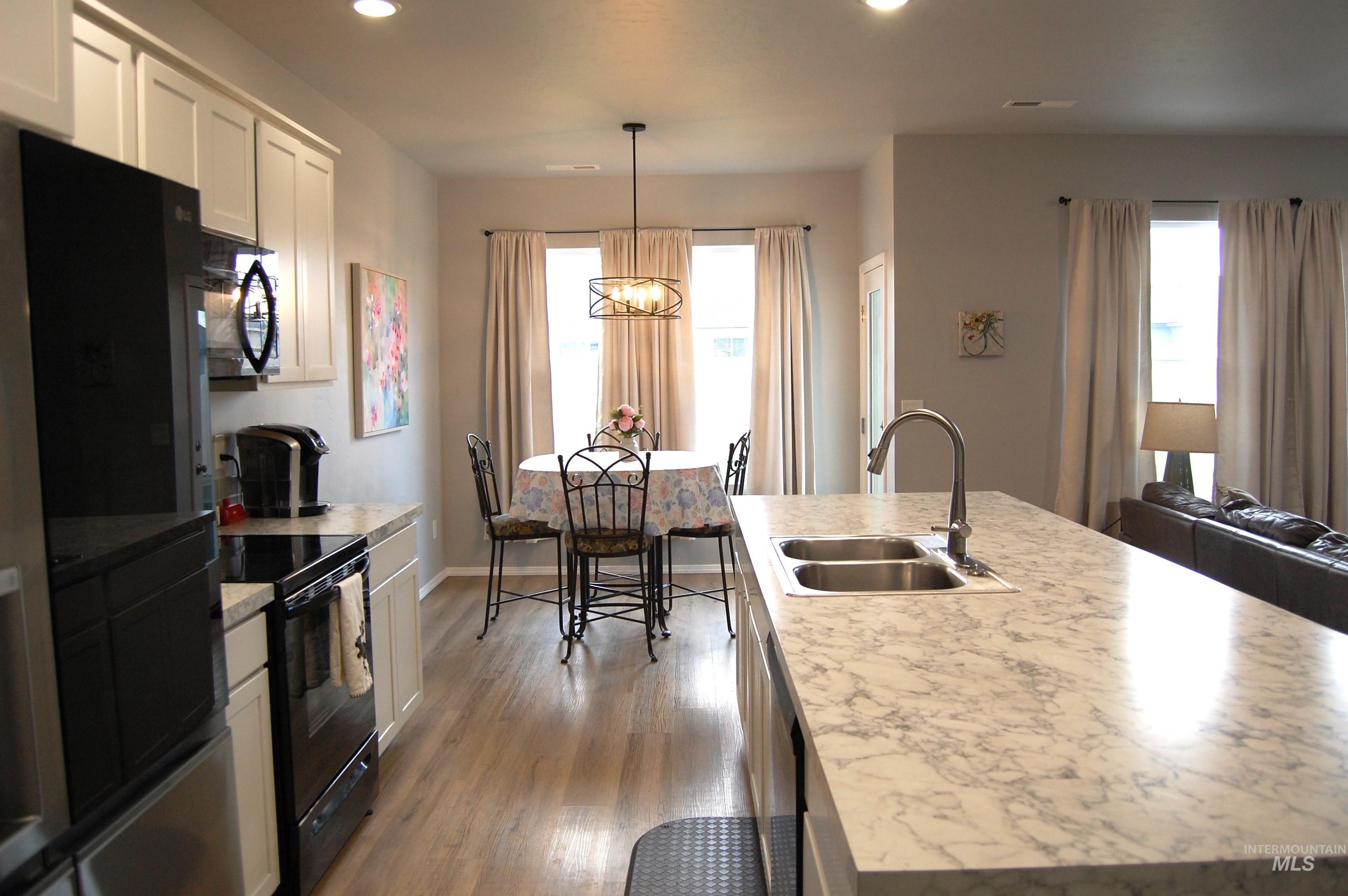 1935 SW Sharpshinned Ave., Mountain Home, Idaho 83674, 4 Bedrooms, 2 Bathrooms, Residential For Sale, Price $377,000,MLS 98978972