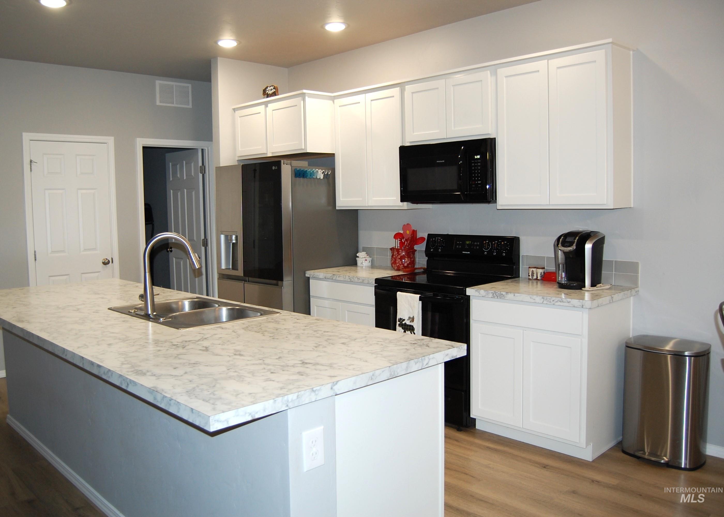 1935 SW Sharpshinned Ave., Mountain Home, Idaho 83674, 4 Bedrooms, 2 Bathrooms, Residential For Sale, Price $377,000,MLS 98978972