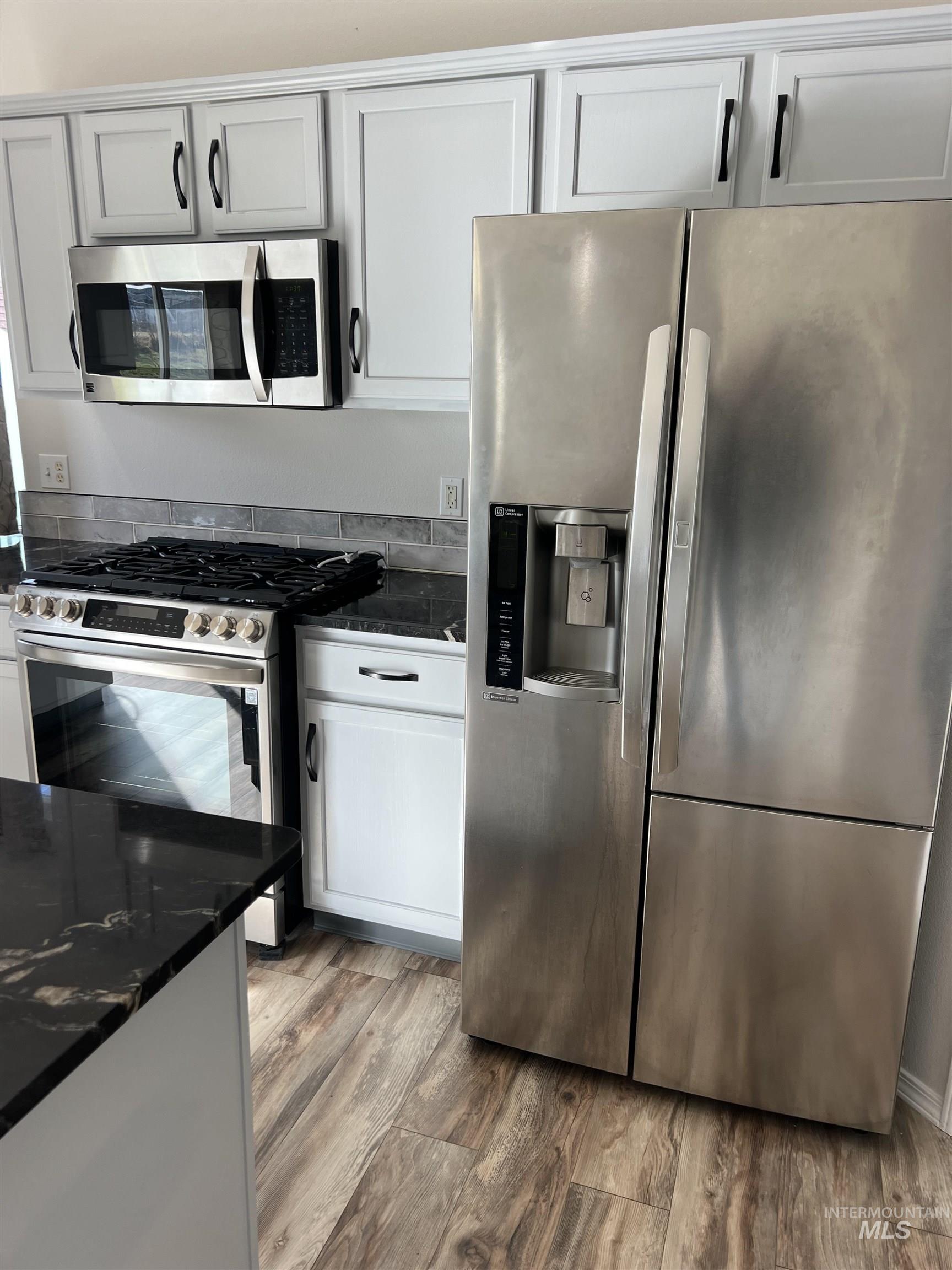 1065 E Fossilstone CT, Kuna, Idaho 83634, 3 Bedrooms, 2 Bathrooms, Residential For Sale, Price $415,000,MLS 98978990