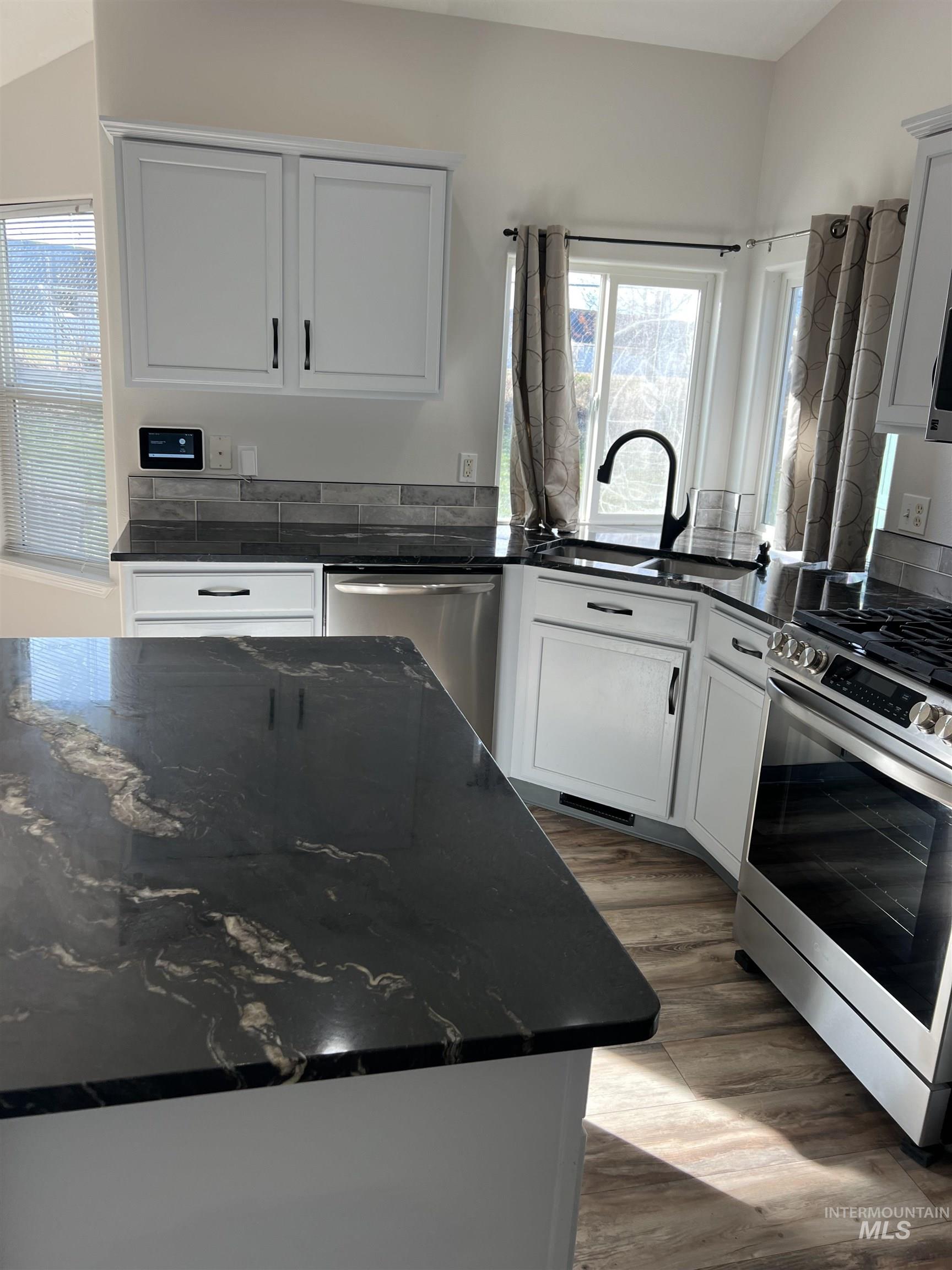 1065 E Fossilstone CT, Kuna, Idaho 83634, 3 Bedrooms, 2 Bathrooms, Residential For Sale, Price $415,000,MLS 98978990