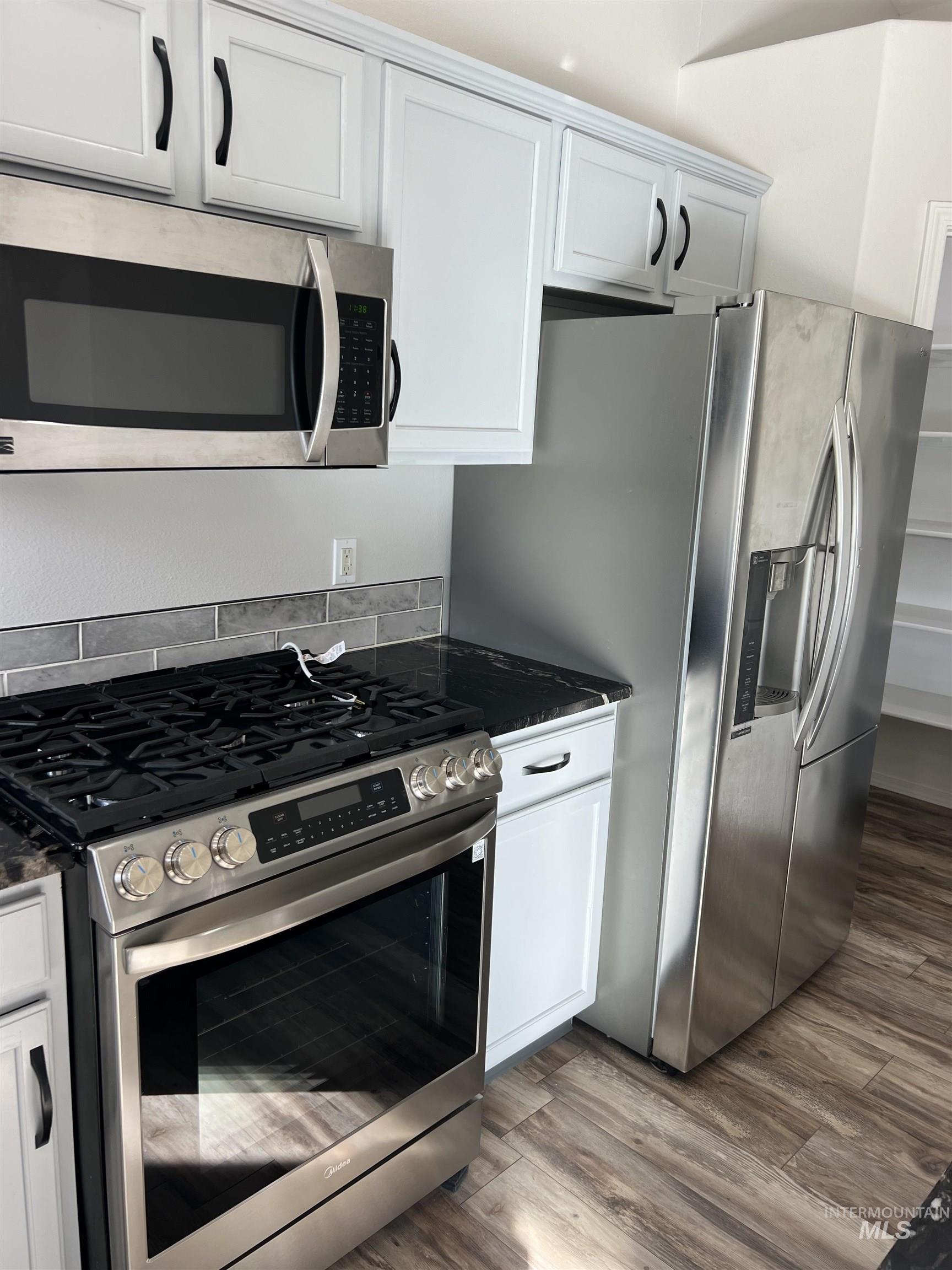 1065 E Fossilstone CT, Kuna, Idaho 83634, 3 Bedrooms, 2 Bathrooms, Residential For Sale, Price $415,000,MLS 98978990