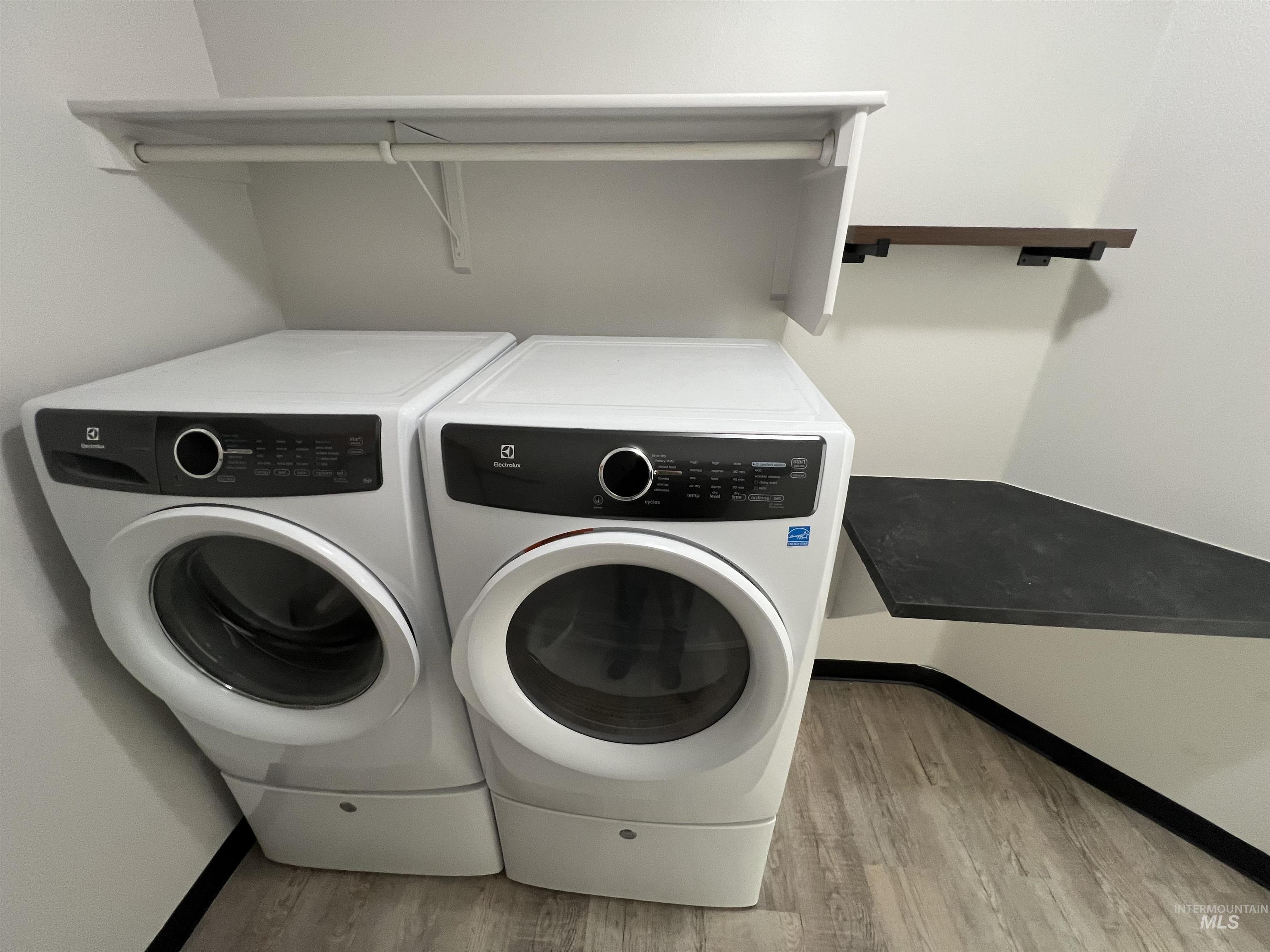 1065 E Fossilstone CT, Kuna, Idaho 83634, 3 Bedrooms, 2 Bathrooms, Residential For Sale, Price $415,000,MLS 98978990