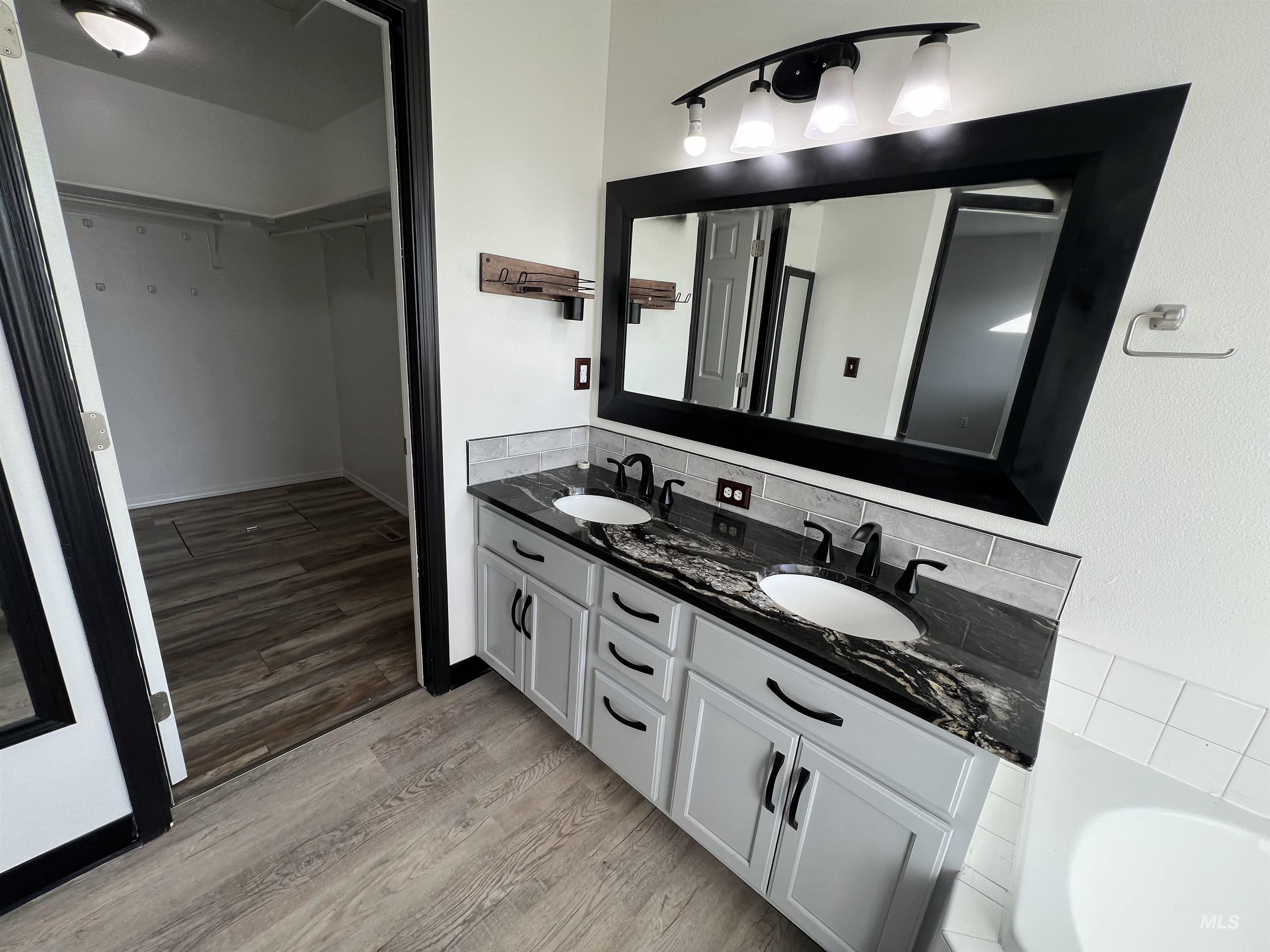 1065 E Fossilstone CT, Kuna, Idaho 83634, 3 Bedrooms, 2 Bathrooms, Residential For Sale, Price $415,000,MLS 98978990