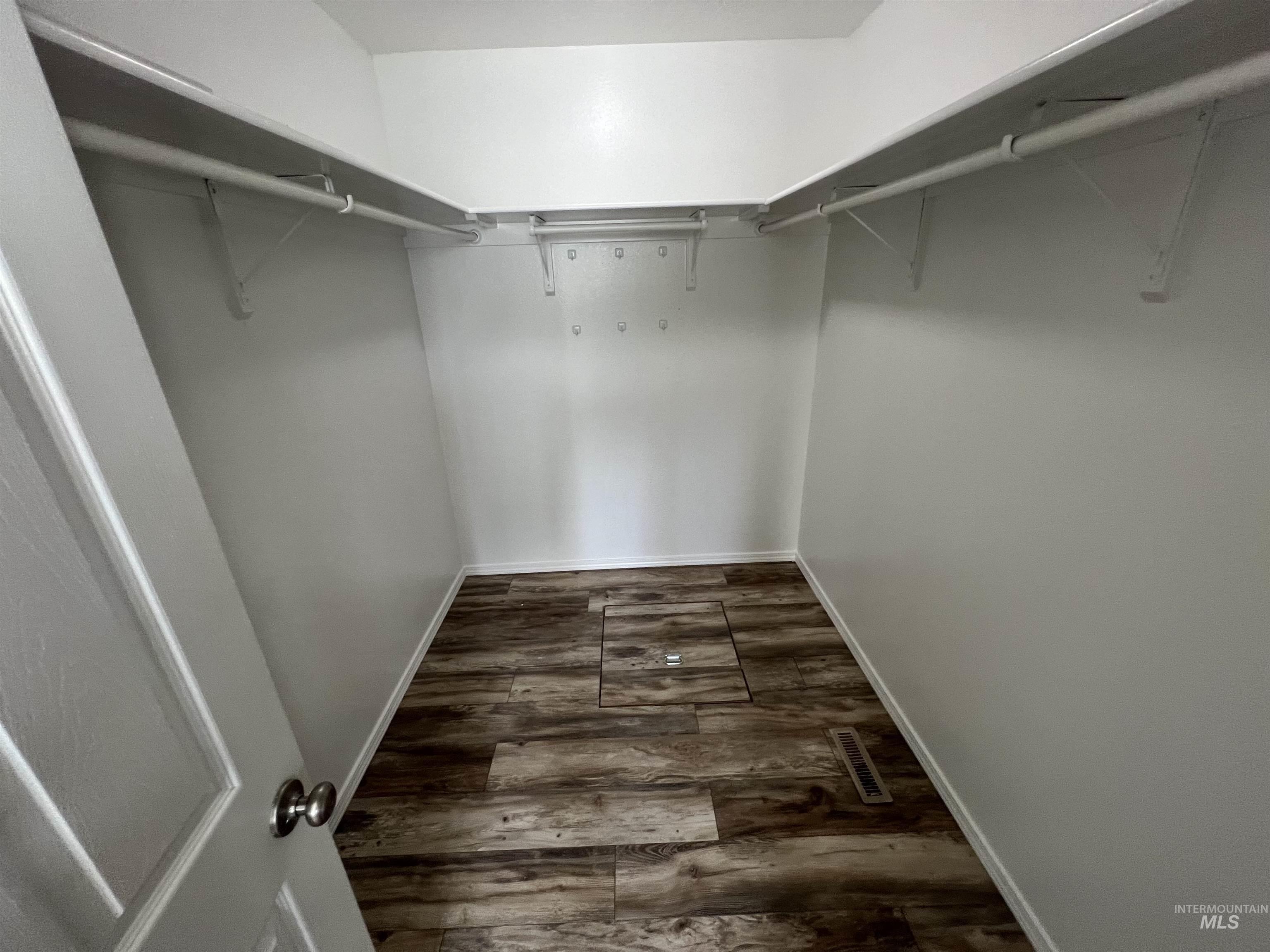 1065 E Fossilstone CT, Kuna, Idaho 83634, 3 Bedrooms, 2 Bathrooms, Residential For Sale, Price $415,000,MLS 98978990