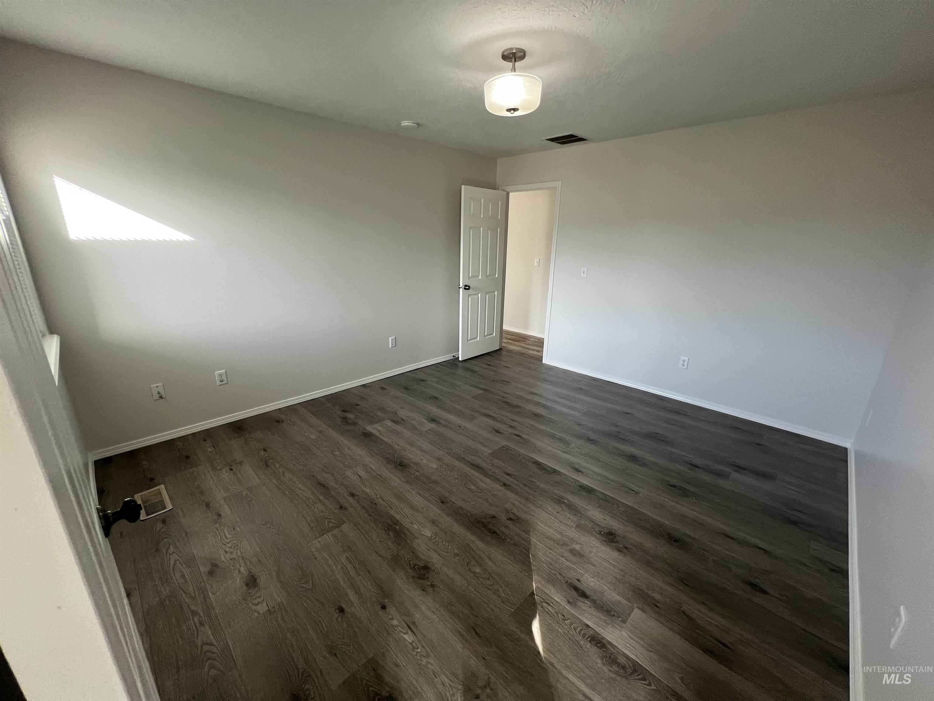 1065 E Fossilstone CT, Kuna, Idaho 83634, 3 Bedrooms, 2 Bathrooms, Residential For Sale, Price $415,000,MLS 98978990