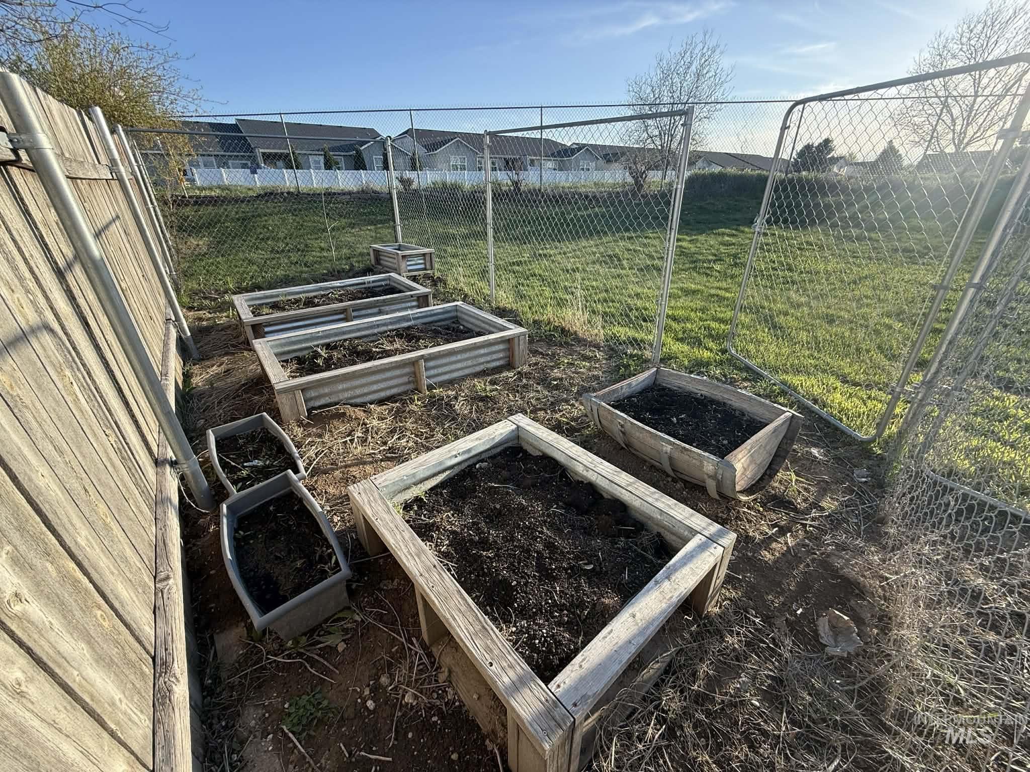 1065 E Fossilstone CT, Kuna, Idaho 83634, 3 Bedrooms, 2 Bathrooms, Residential For Sale, Price $415,000,MLS 98978990