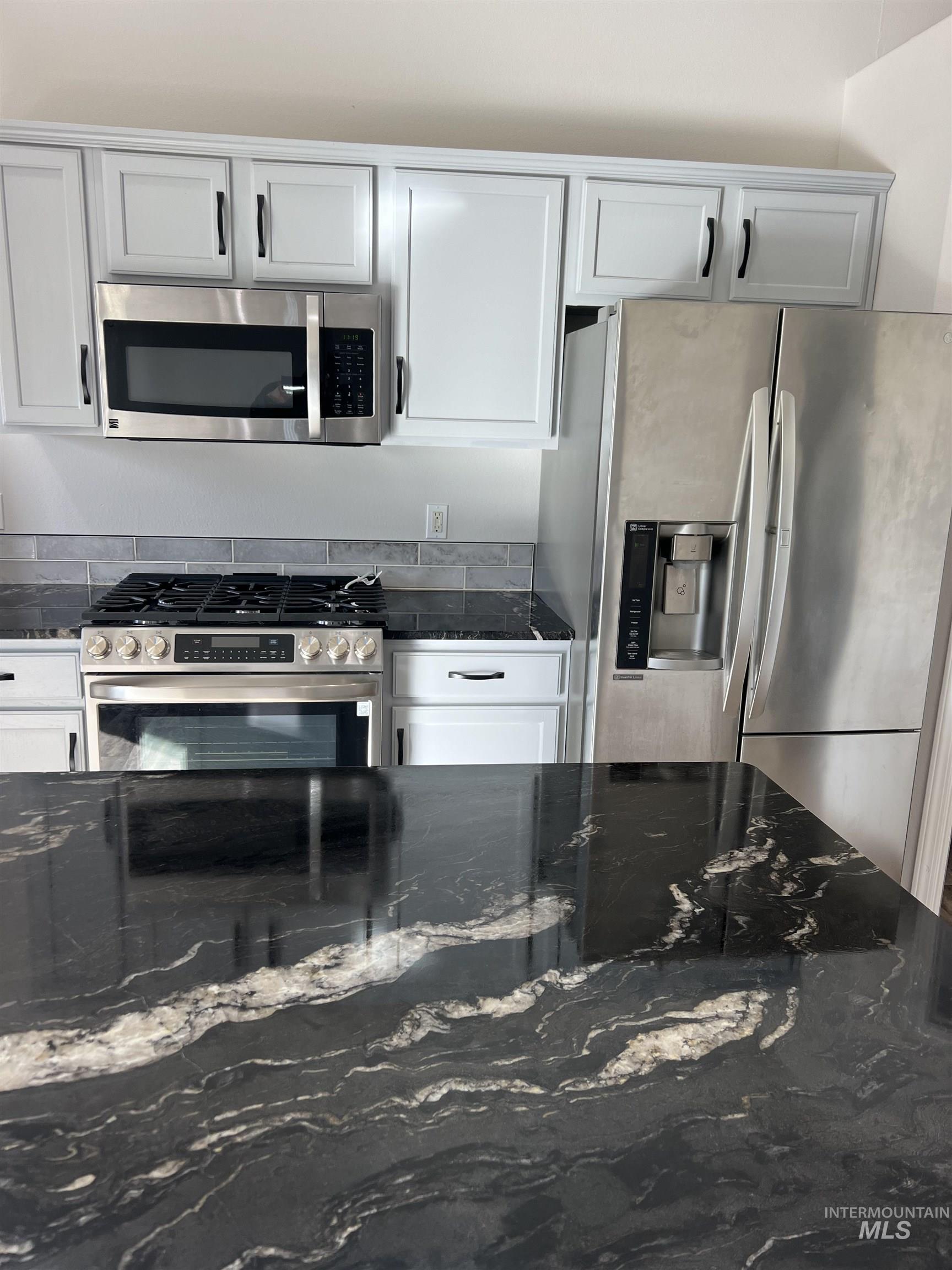 1065 E Fossilstone CT, Kuna, Idaho 83634, 3 Bedrooms, 2 Bathrooms, Residential For Sale, Price $415,000,MLS 98978990