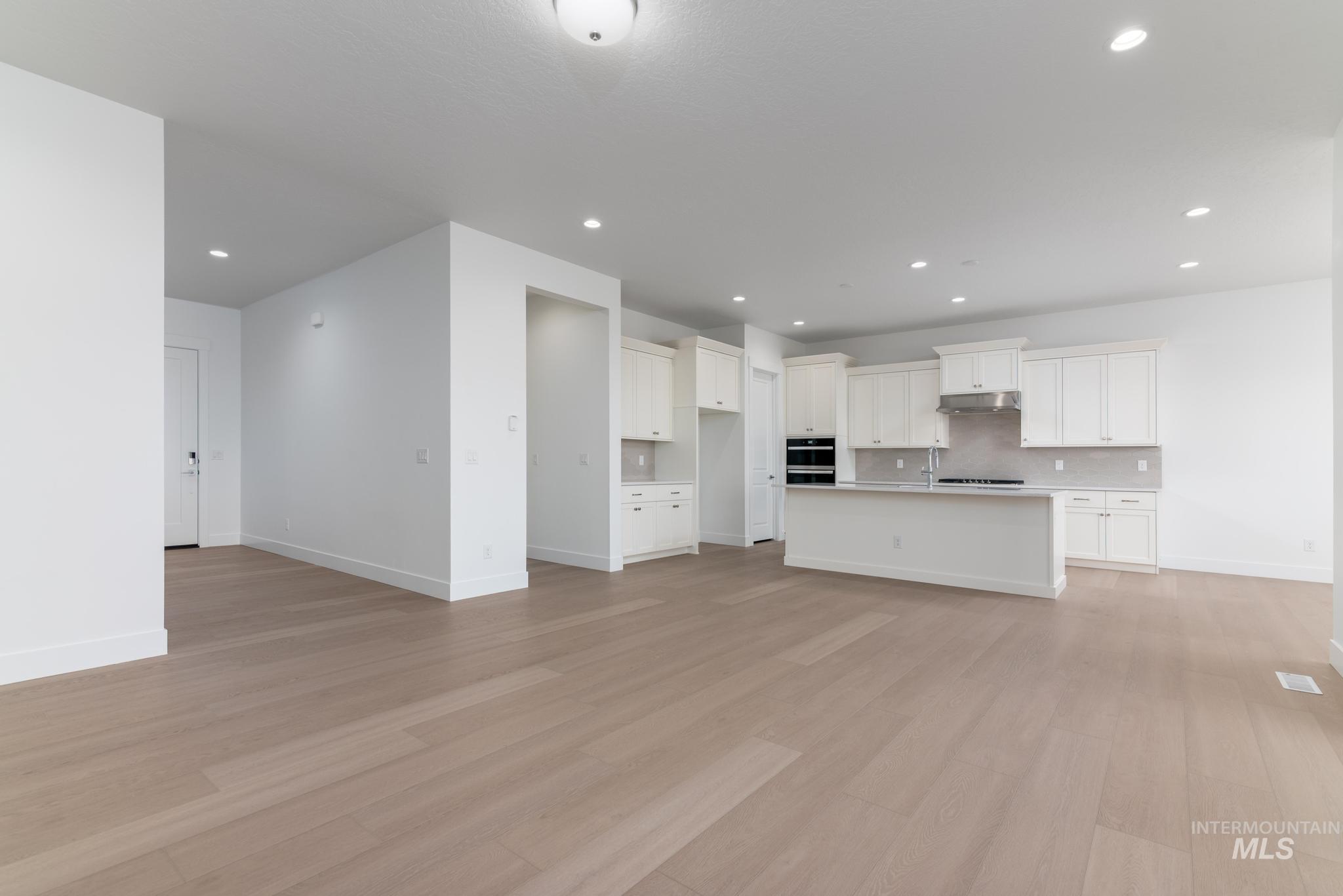 2657 N Silverbell Way, Eagle, Idaho 83616, 3 Bedrooms, 2 Bathrooms, Residential For Sale, Price $794,000,MLS 98978992