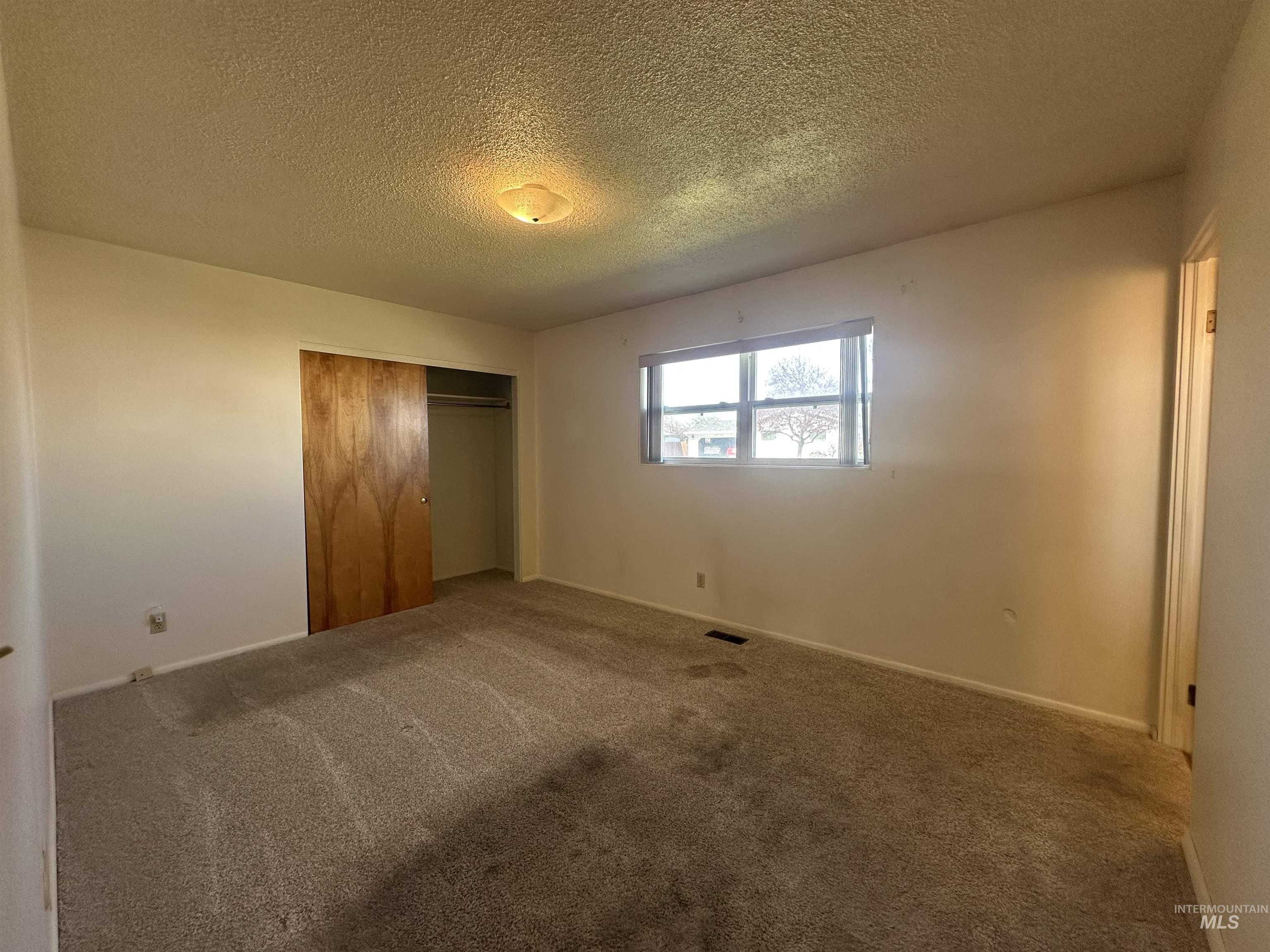 715 E 19th N, Mountain Home, Idaho 83647, 3 Bedrooms, 2 Bathrooms, Residential For Sale, Price $290,000,MLS 98978999