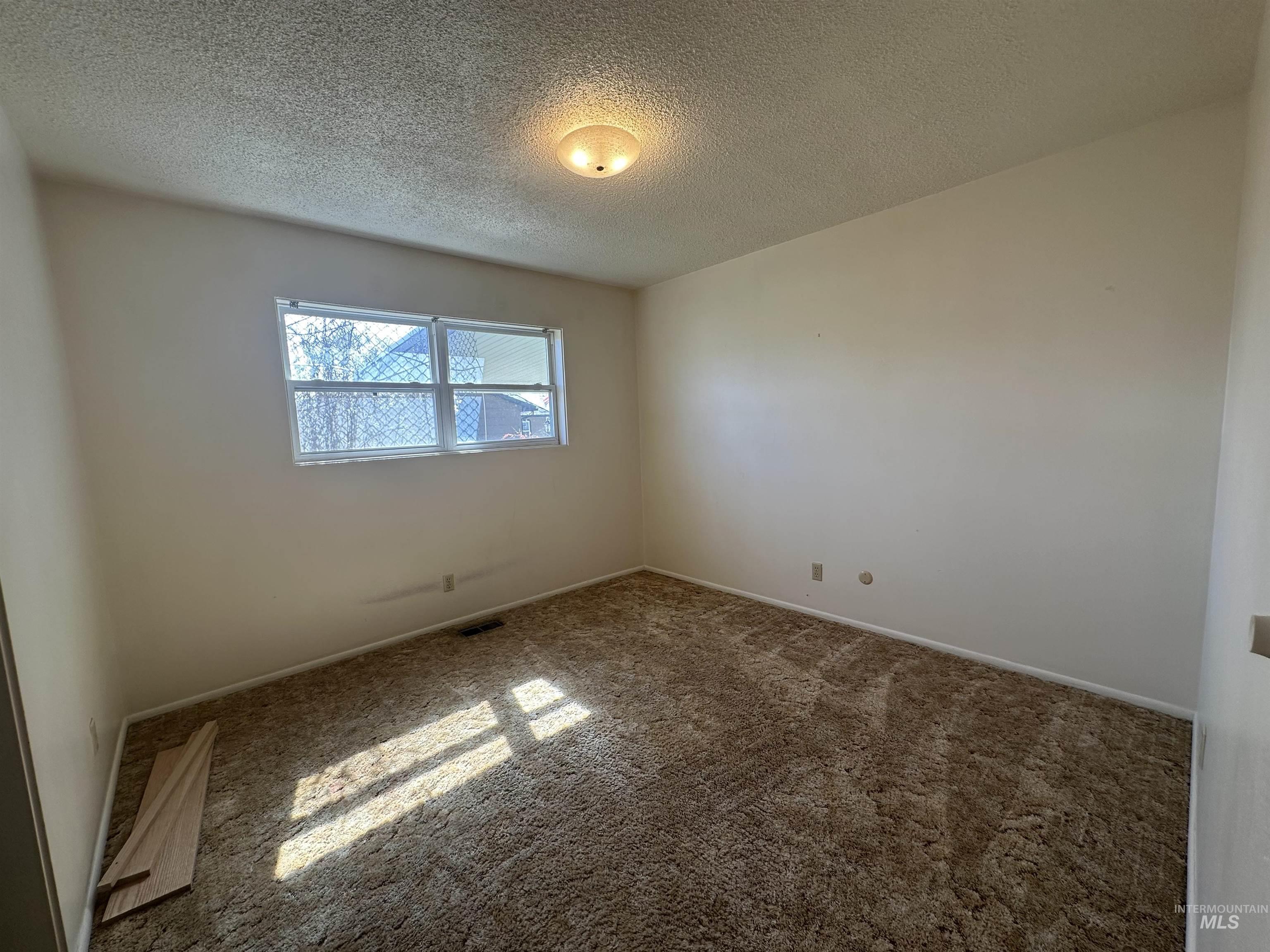 715 E 19th N, Mountain Home, Idaho 83647, 3 Bedrooms, 2 Bathrooms, Residential For Sale, Price $290,000,MLS 98978999