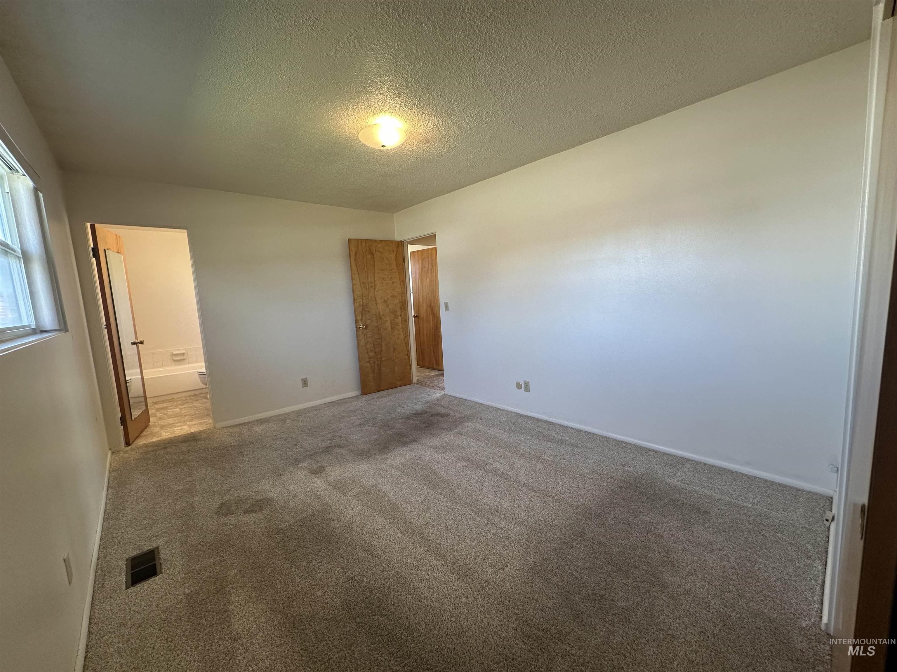 715 E 19th N, Mountain Home, Idaho 83647, 3 Bedrooms, 2 Bathrooms, Residential For Sale, Price $290,000,MLS 98978999