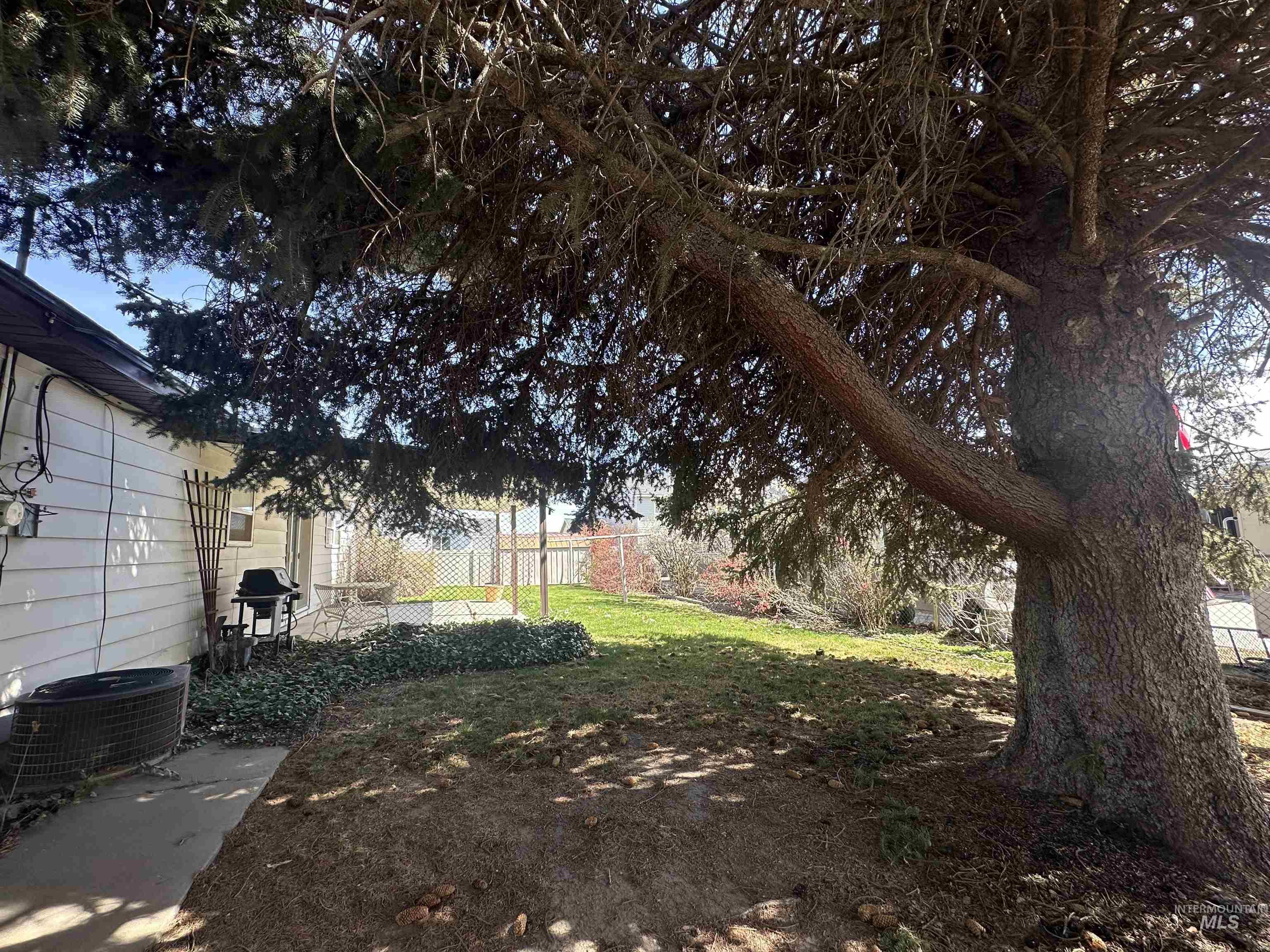 715 E 19th N, Mountain Home, Idaho 83647, 3 Bedrooms, 2 Bathrooms, Residential For Sale, Price $290,000,MLS 98978999