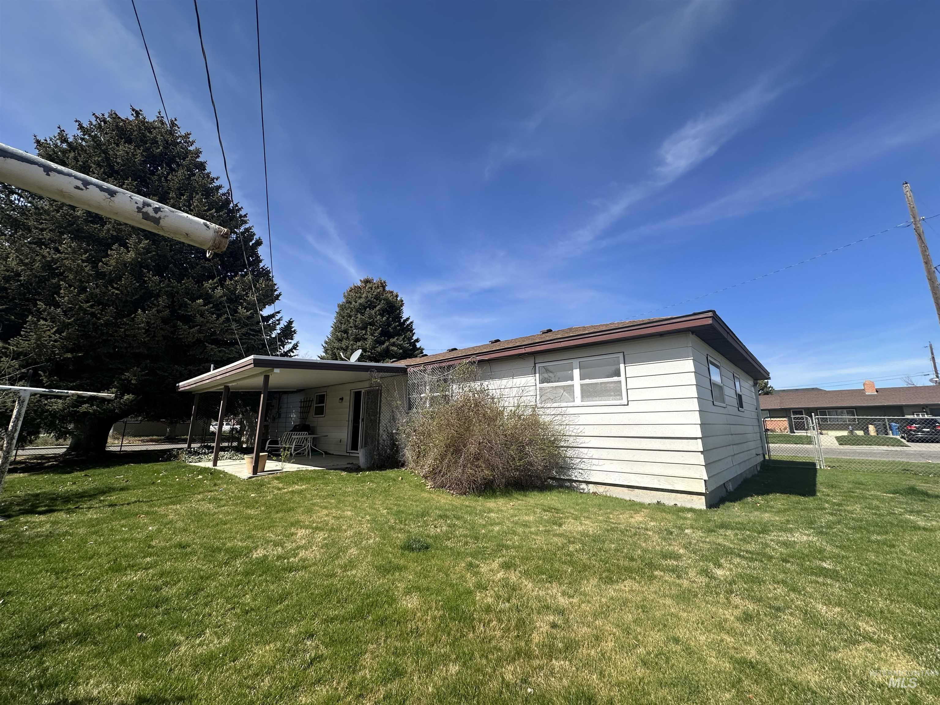 715 E 19th N, Mountain Home, Idaho 83647, 3 Bedrooms, 2 Bathrooms, Residential For Sale, Price $290,000,MLS 98978999