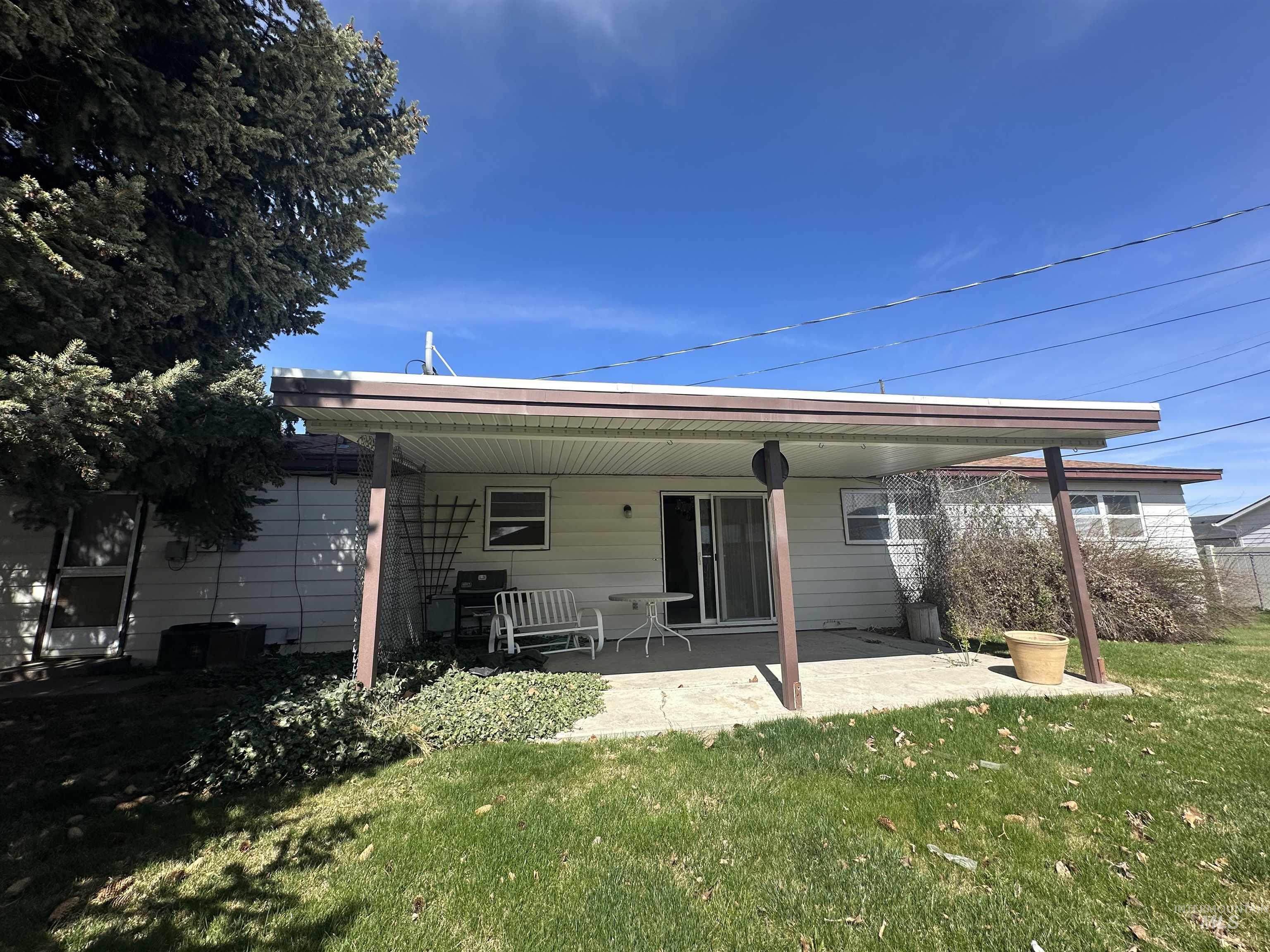 715 E 19th N, Mountain Home, Idaho 83647, 3 Bedrooms, 2 Bathrooms, Residential For Sale, Price $290,000,MLS 98978999