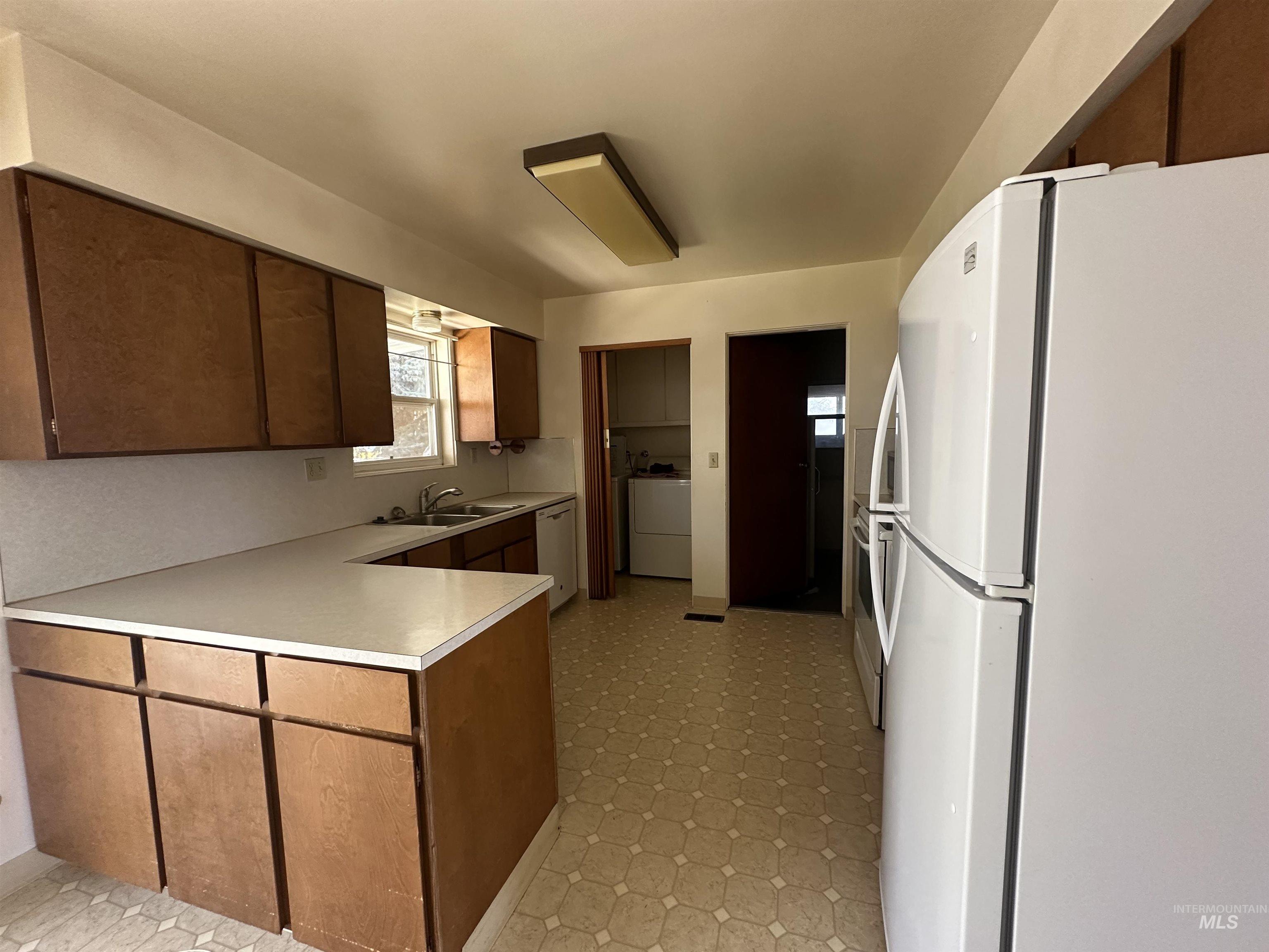 715 E 19th N, Mountain Home, Idaho 83647, 3 Bedrooms, 2 Bathrooms, Residential For Sale, Price $290,000,MLS 98978999