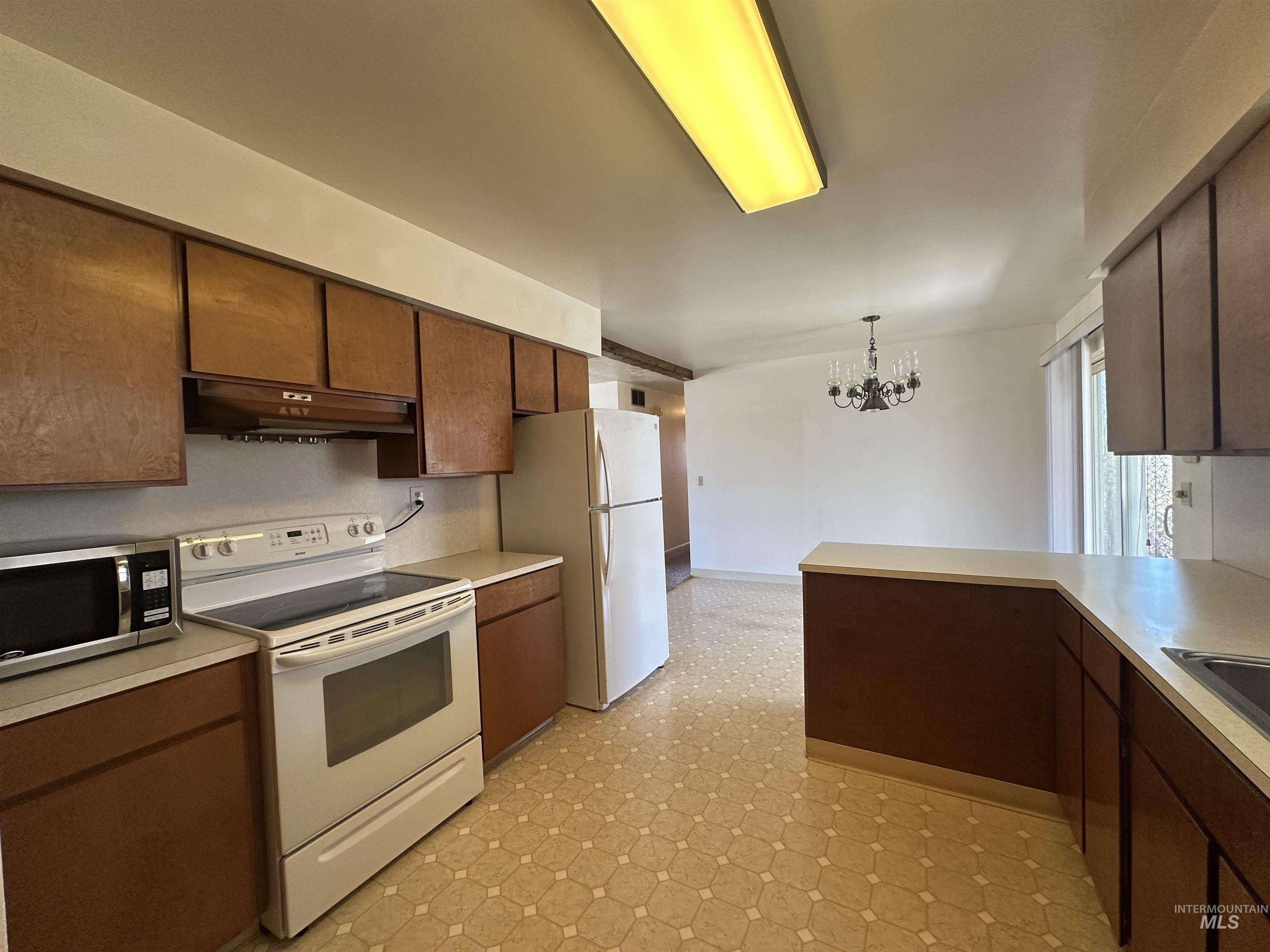 715 E 19th N, Mountain Home, Idaho 83647, 3 Bedrooms, 2 Bathrooms, Residential For Sale, Price $290,000,MLS 98978999