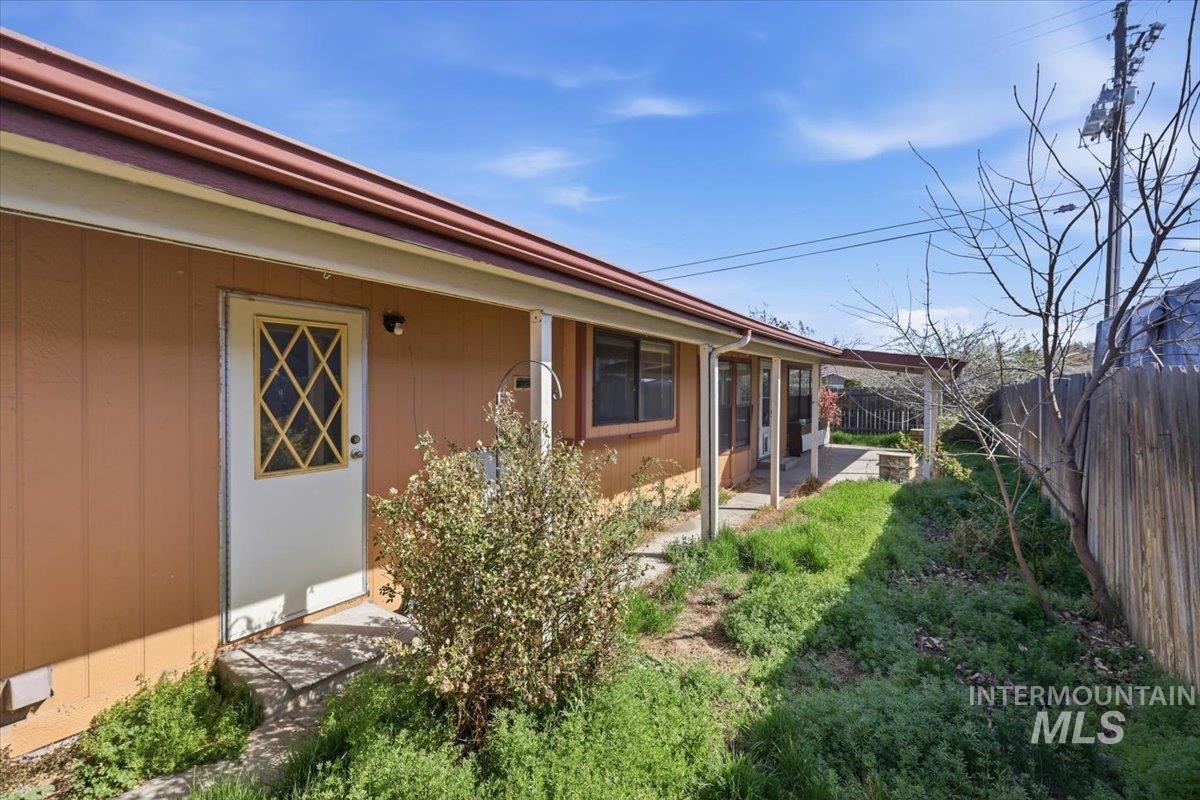 10659 Palm, Boise, Idaho 83717, 3 Bedrooms, 2 Bathrooms, Residential For Sale, Price $310,500,MLS 98979000