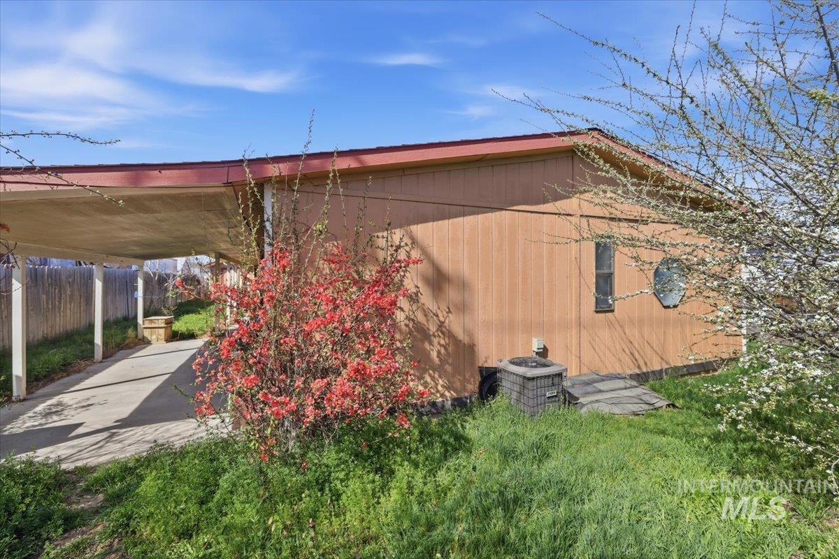 10659 Palm, Boise, Idaho 83717, 3 Bedrooms, 2 Bathrooms, Residential For Sale, Price $310,500,MLS 98979000