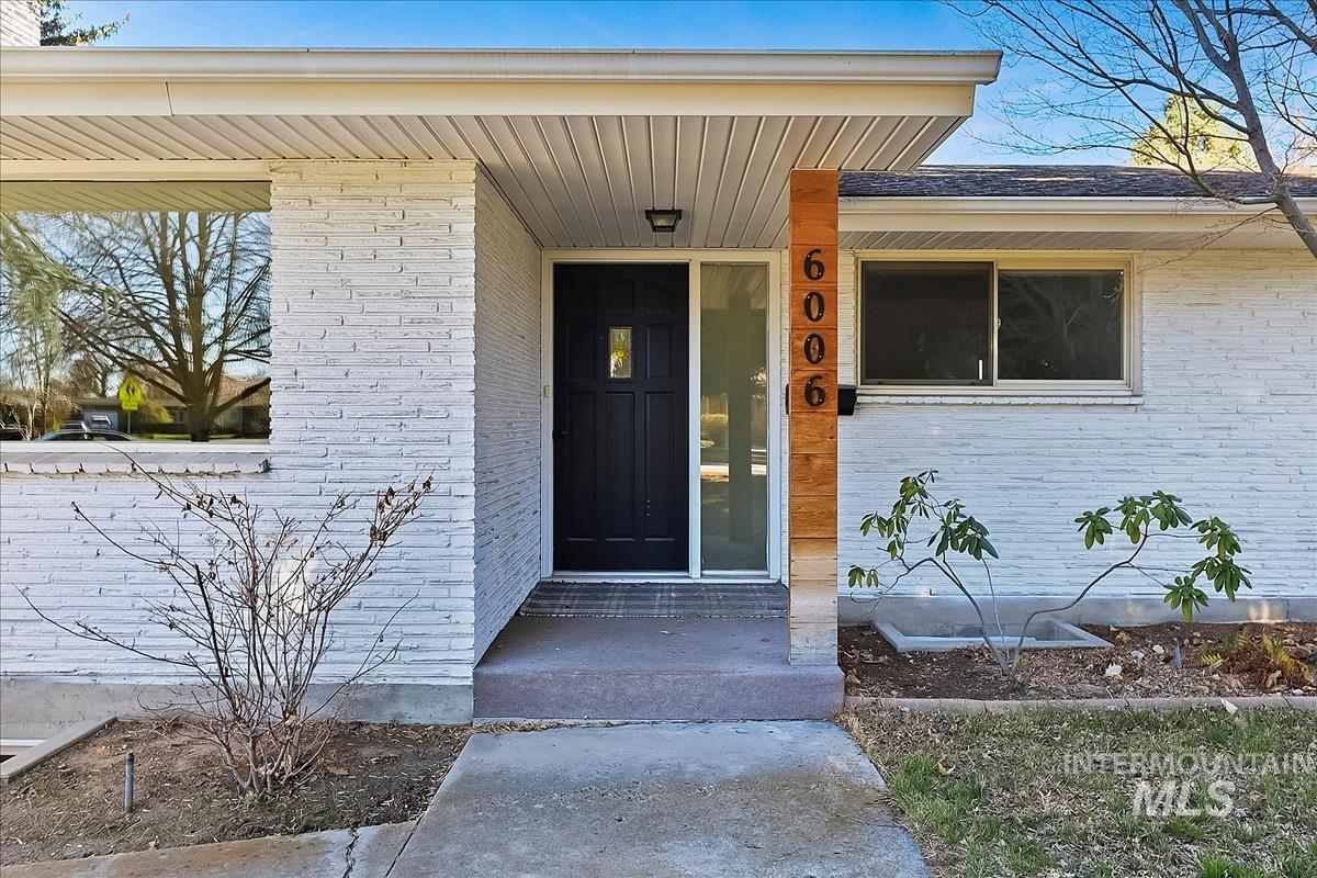 6006 W Poplar Dr, Boise, Idaho 83704, 5 Bedrooms, 3 Bathrooms, Residential For Sale, Price $715,000, 98979002