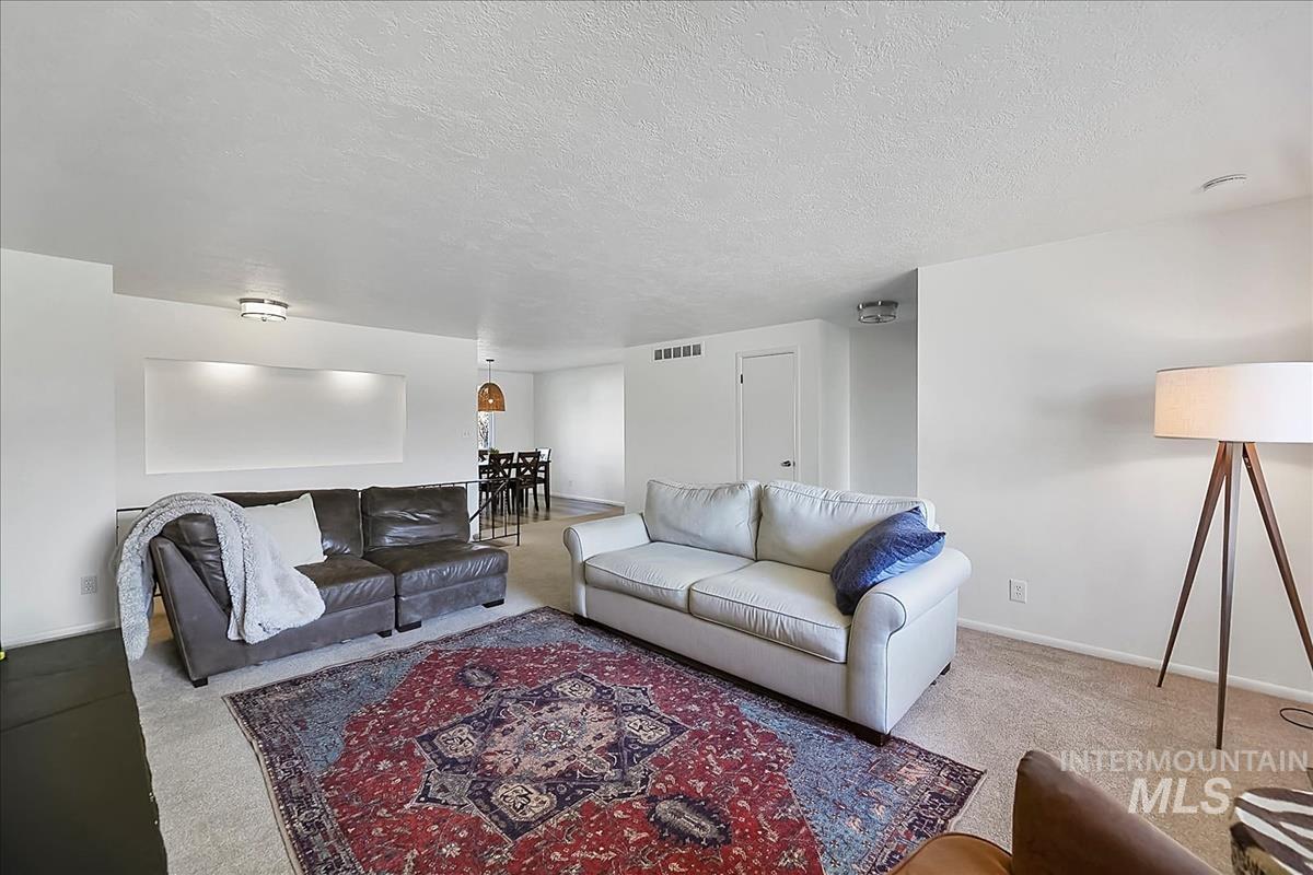 6006 W Poplar Dr, Boise, Idaho 83704, 5 Bedrooms, 3 Bathrooms, Residential For Sale, Price $715,000, 98979002