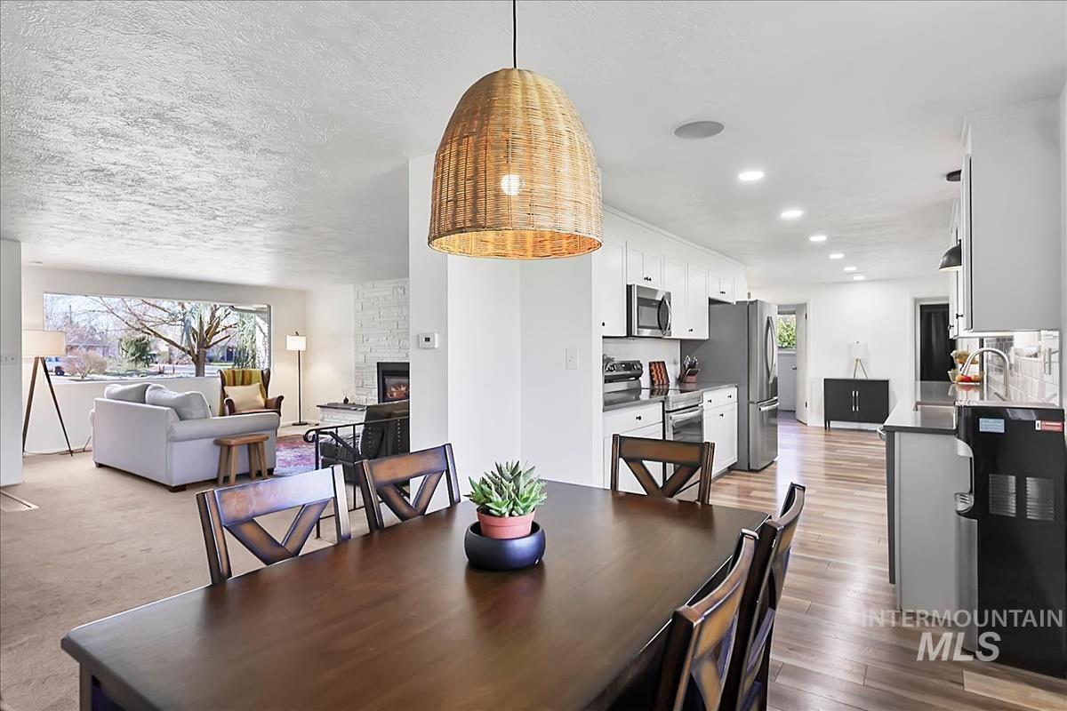 6006 W Poplar Dr, Boise, Idaho 83704, 5 Bedrooms, 3 Bathrooms, Residential For Sale, Price $715,000, 98979002