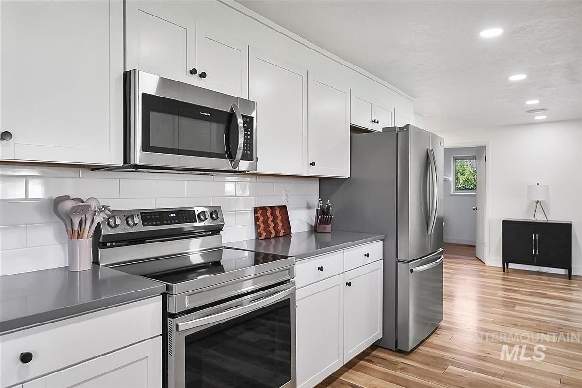 6006 W Poplar Dr, Boise, Idaho 83704, 5 Bedrooms, 3 Bathrooms, Residential For Sale, Price $715,000, 98979002