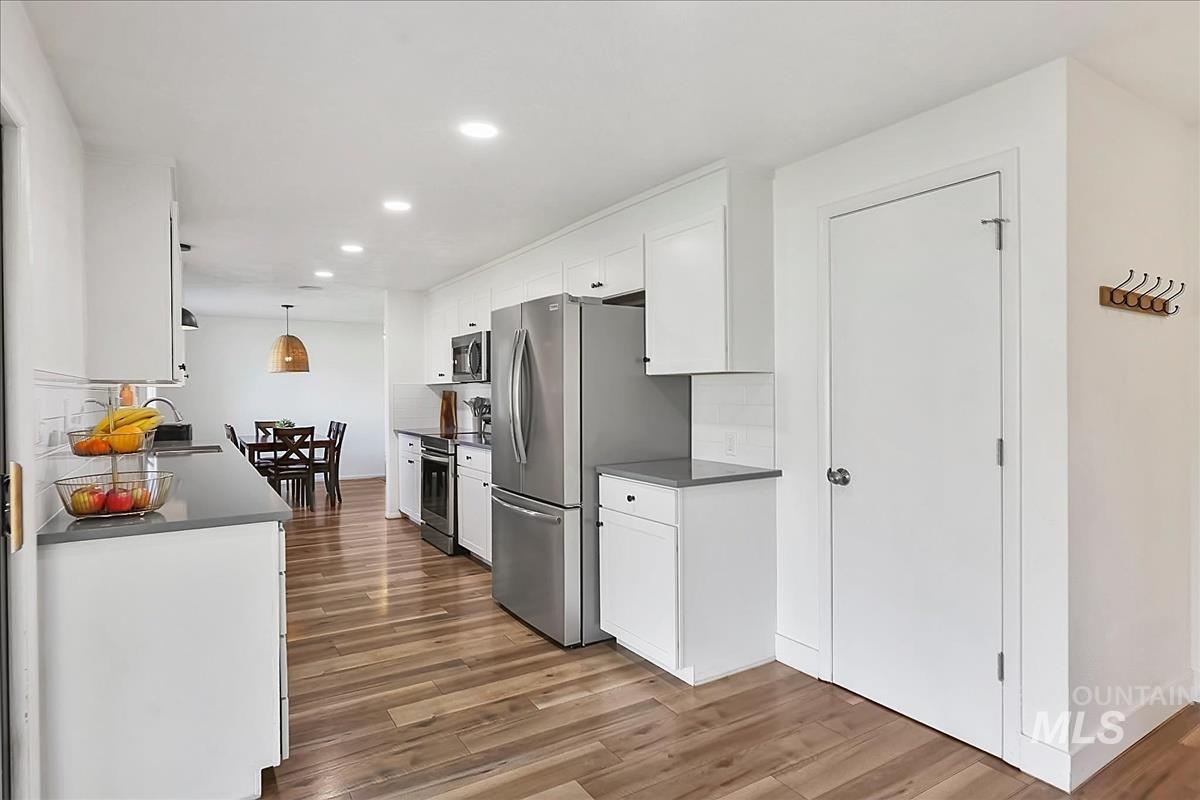 6006 W Poplar Dr, Boise, Idaho 83704, 5 Bedrooms, 3 Bathrooms, Residential For Sale, Price $715,000, 98979002