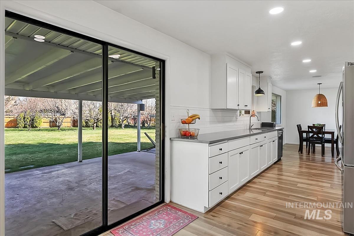 6006 W Poplar Dr, Boise, Idaho 83704, 5 Bedrooms, 3 Bathrooms, Residential For Sale, Price $715,000, 98979002