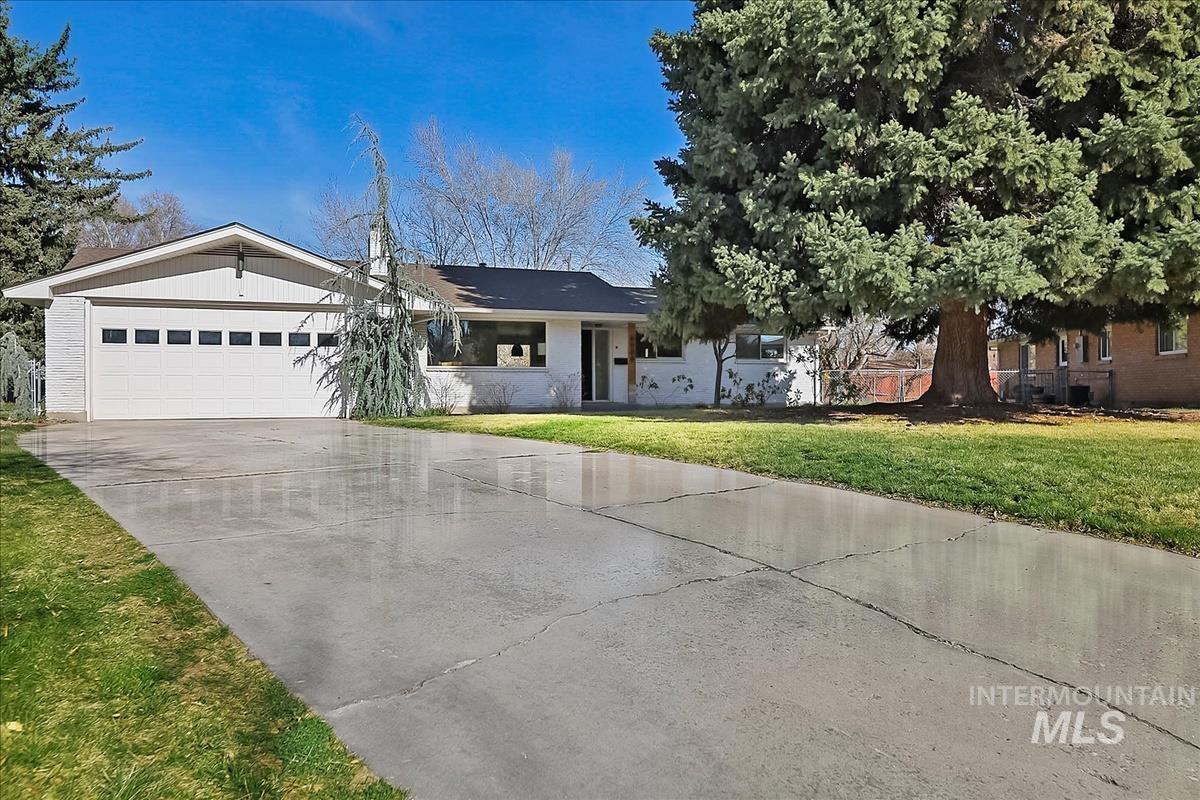 6006 W Poplar Dr, Boise, Idaho 83704, 5 Bedrooms, 3 Bathrooms, Residential For Sale, Price $715,000, 98979002