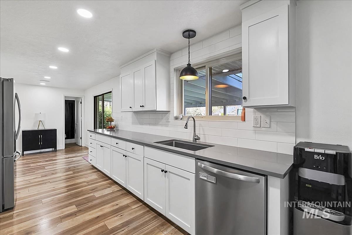 6006 W Poplar Dr, Boise, Idaho 83704, 5 Bedrooms, 3 Bathrooms, Residential For Sale, Price $715,000, 98979002