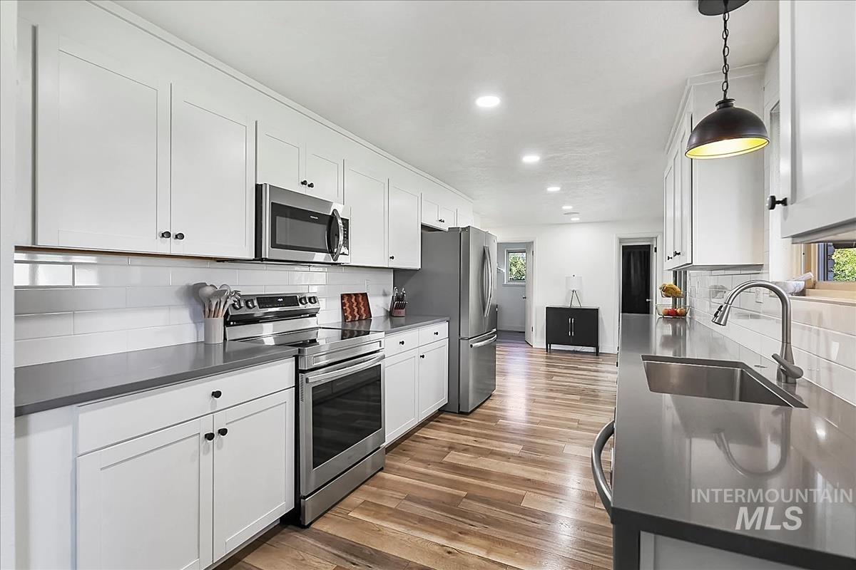 6006 W Poplar Dr, Boise, Idaho 83704, 5 Bedrooms, 3 Bathrooms, Residential For Sale, Price $715,000, 98979002