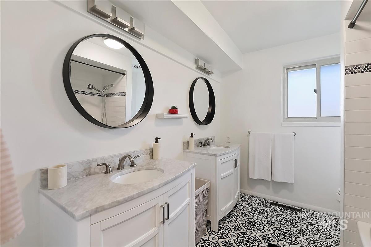 6006 W Poplar Dr, Boise, Idaho 83704, 5 Bedrooms, 3 Bathrooms, Residential For Sale, Price $715,000, 98979002