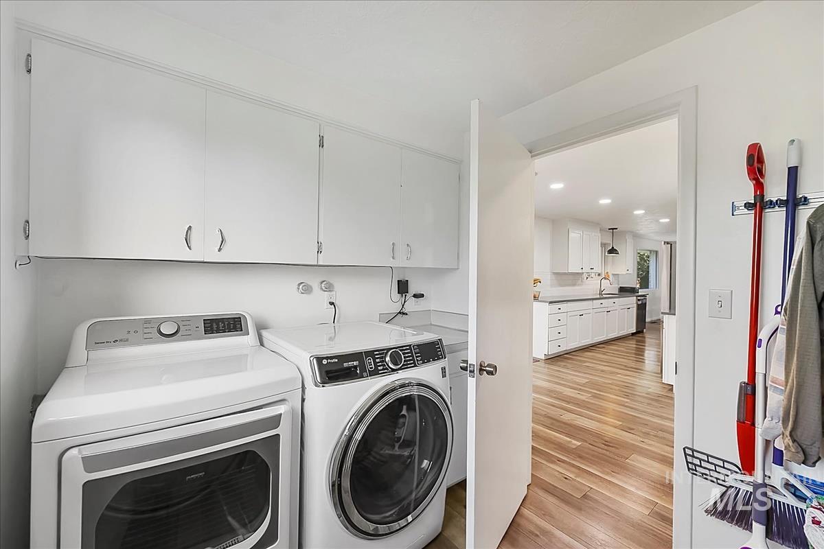 6006 W Poplar Dr, Boise, Idaho 83704, 5 Bedrooms, 3 Bathrooms, Residential For Sale, Price $715,000, 98979002