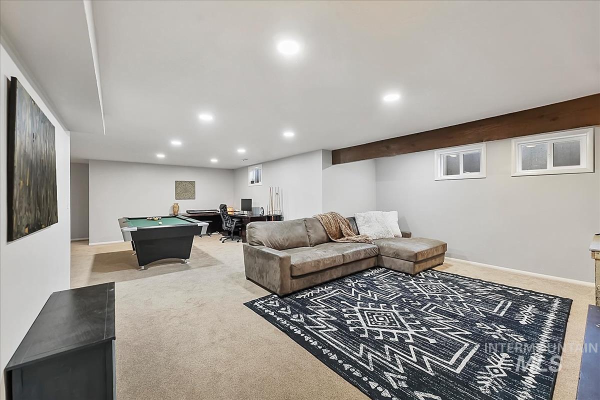 6006 W Poplar Dr, Boise, Idaho 83704, 5 Bedrooms, 3 Bathrooms, Residential For Sale, Price $715,000, 98979002