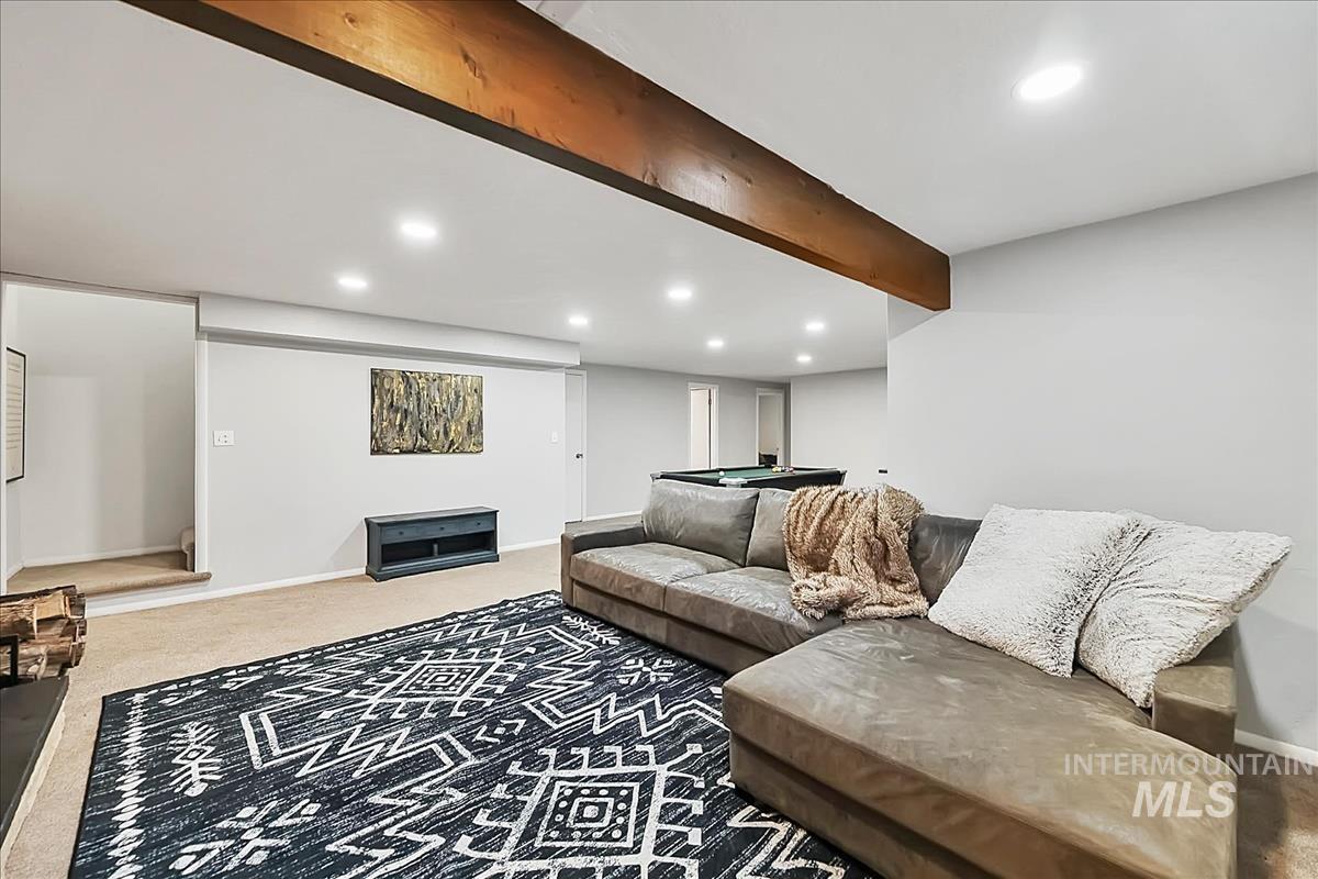 6006 W Poplar Dr, Boise, Idaho 83704, 5 Bedrooms, 3 Bathrooms, Residential For Sale, Price $715,000, 98979002