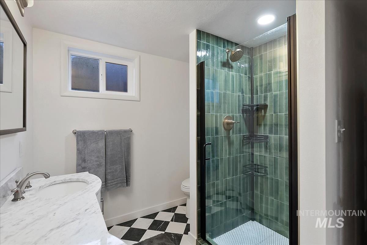 6006 W Poplar Dr, Boise, Idaho 83704, 5 Bedrooms, 3 Bathrooms, Residential For Sale, Price $715,000, 98979002