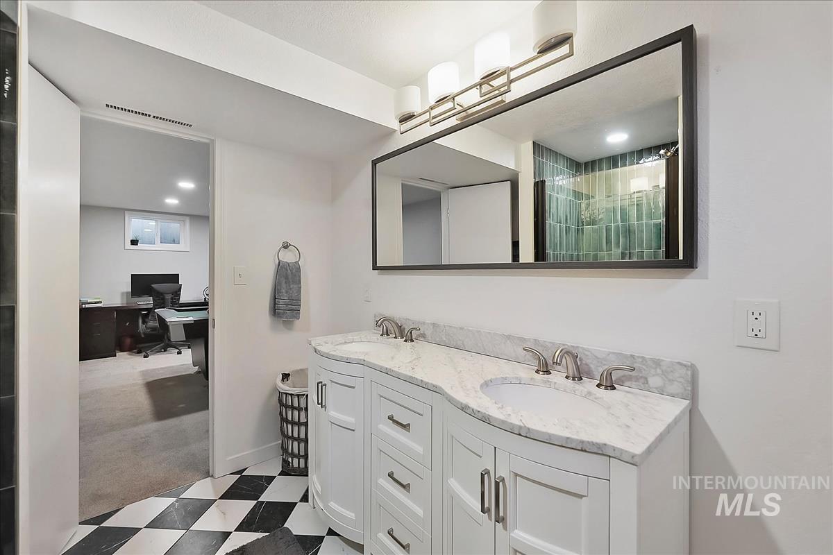 6006 W Poplar Dr, Boise, Idaho 83704, 5 Bedrooms, 3 Bathrooms, Residential For Sale, Price $715,000, 98979002