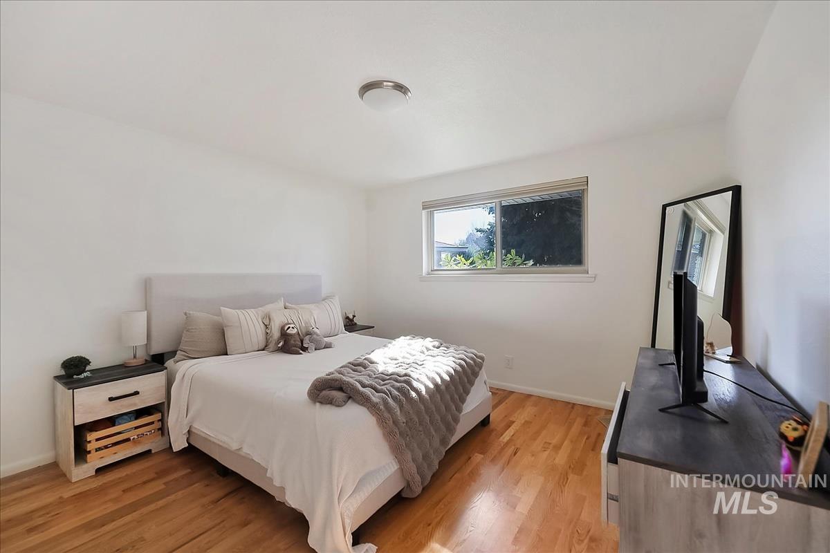 6006 W Poplar Dr, Boise, Idaho 83704, 5 Bedrooms, 3 Bathrooms, Residential For Sale, Price $715,000, 98979002