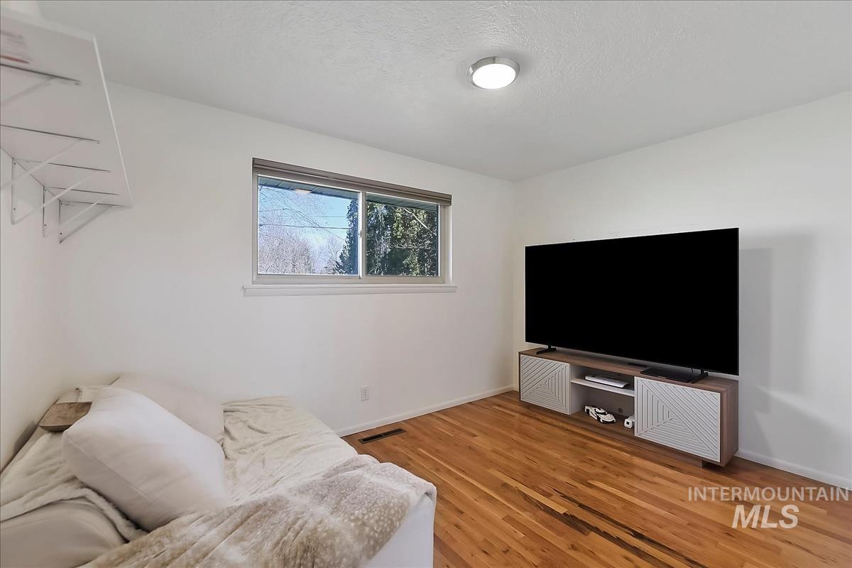 6006 W Poplar Dr, Boise, Idaho 83704, 5 Bedrooms, 3 Bathrooms, Residential For Sale, Price $715,000, 98979002